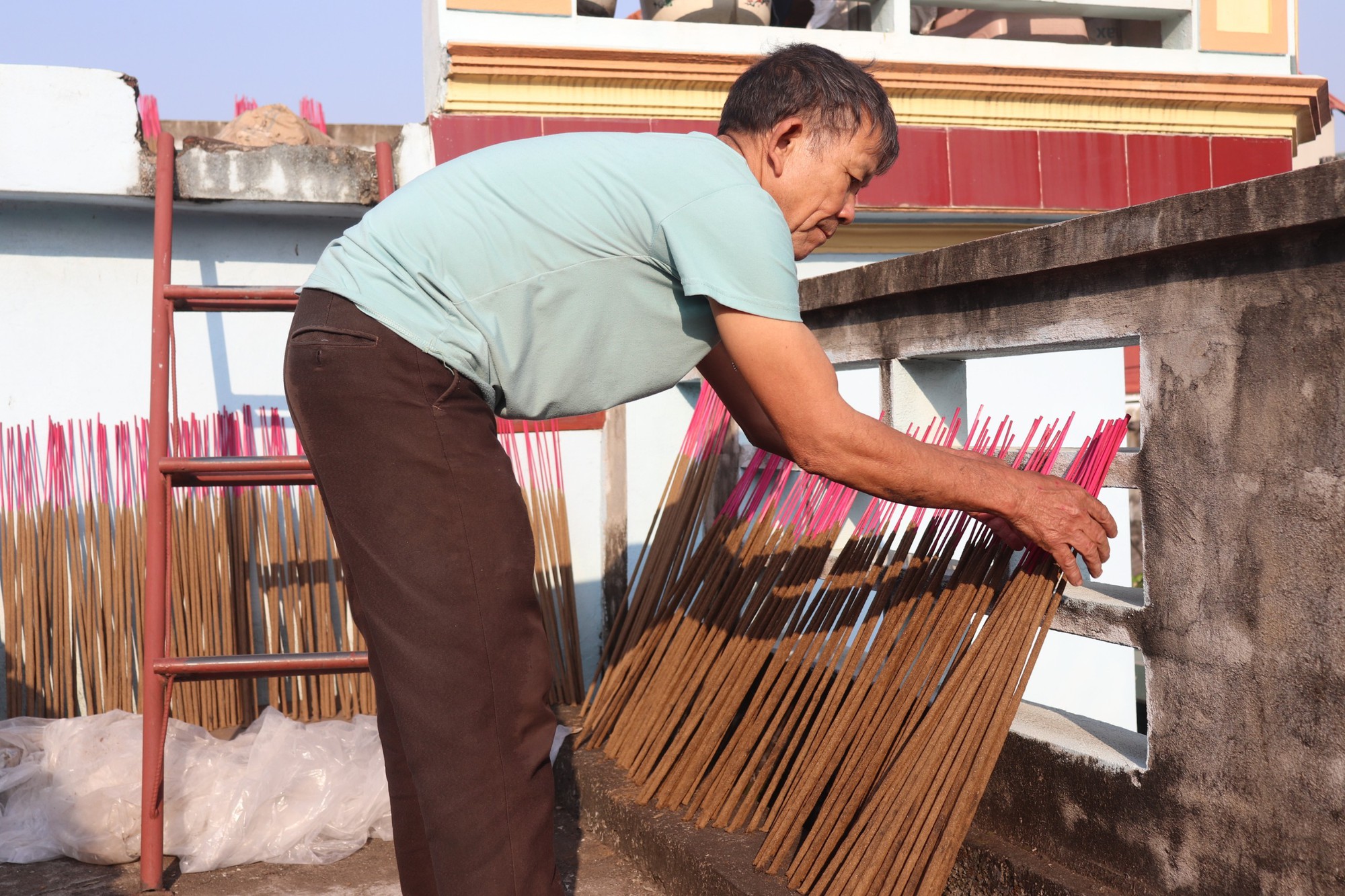 L&agrave;ng hương 300 tuổi ở xứ Thanh hối hả v&agrave;o vụ Tết - Ảnh 7.