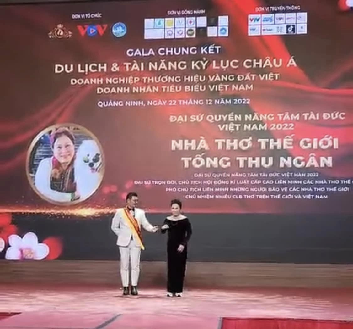 C&ocirc;ng ty tổ chức đ&ecirc;m vinh danh nh&agrave; thơ thế giới Tống Thu Ng&acirc;n bị xử l&yacute; - Ảnh 1.