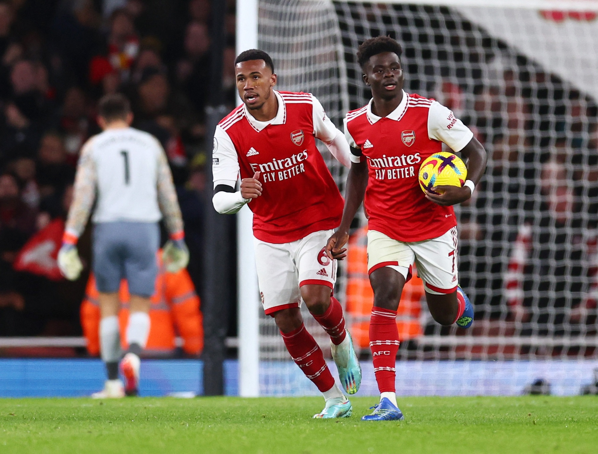Boxing Day: Arsenal, Liverpool thắng lớn, Man City mất ngôi nhì Ngoại hạng Anh