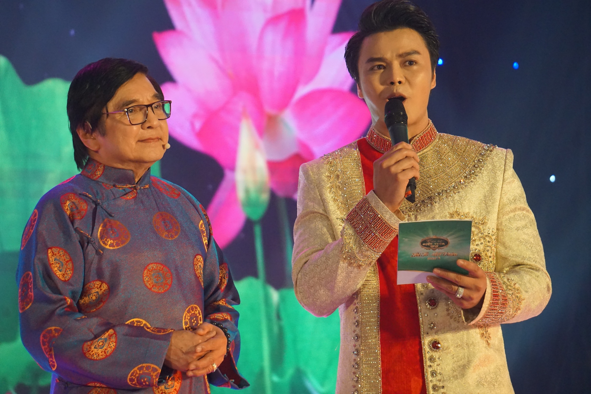 Hồng Nguyệt - c&ocirc; gi&aacute;o thanh nhạc đoạt giải Qu&aacute;n qu&acirc;n T&agrave;i tử miệt vườn  2022 - Ảnh 6.