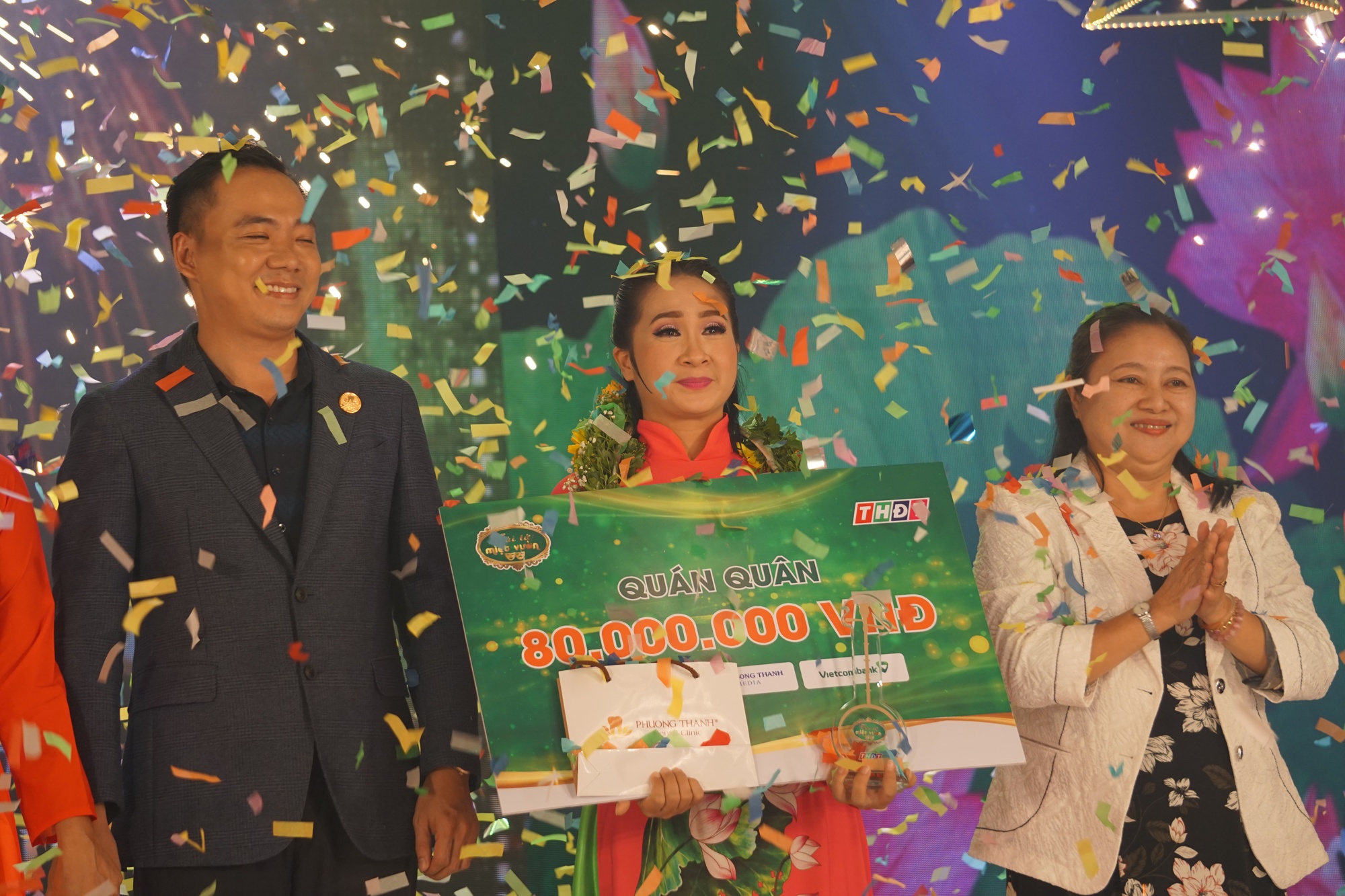 Hồng Nguyệt - cô giáo thanh nhạc đoạt giải Quán quân "Tài tử miệt vườn"  2022