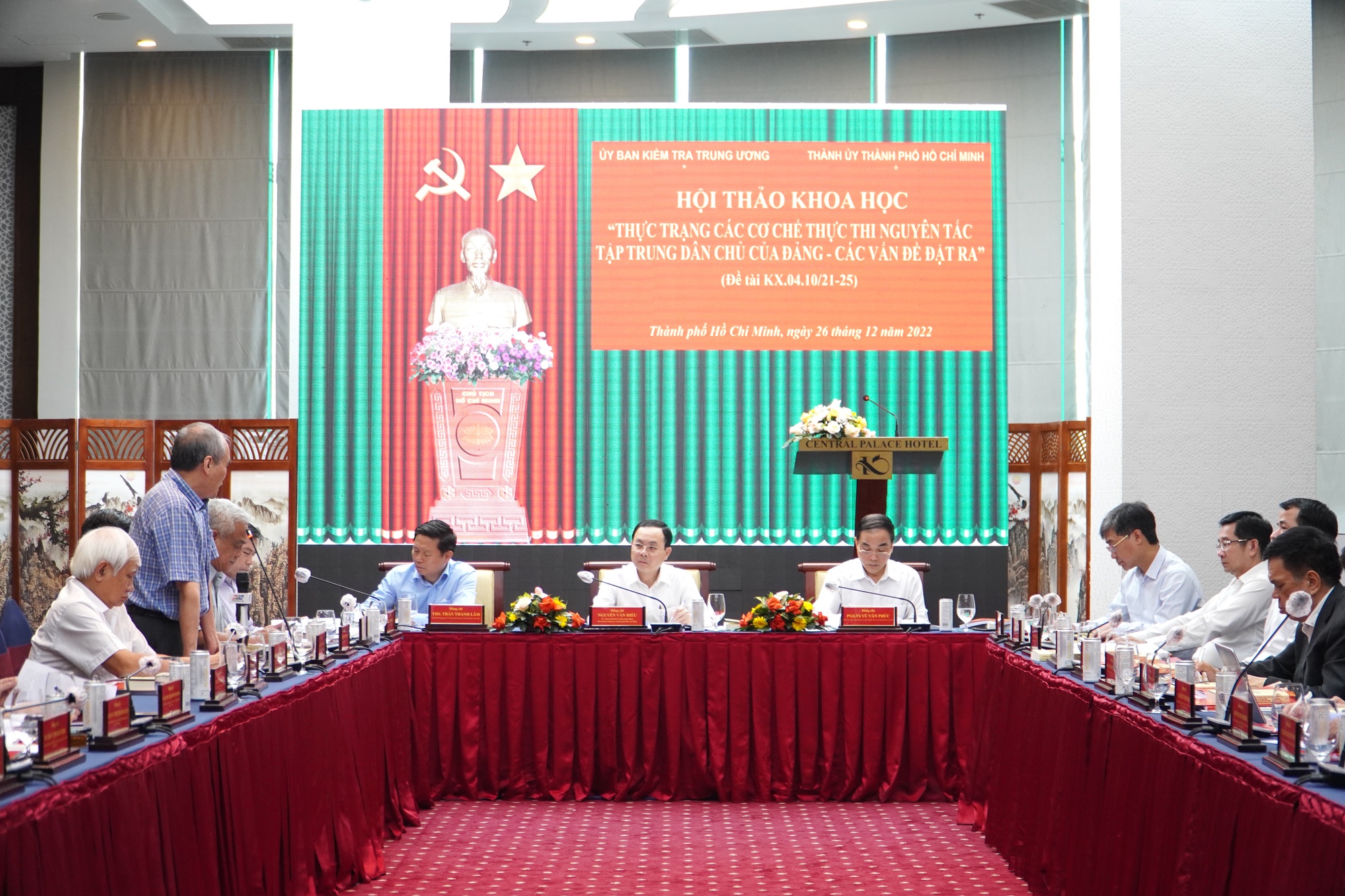 Đảm bảo thực hiện nguy&ecirc;n tắc tập trung d&acirc;n chủ trong c&ocirc;ng t&aacute;c c&aacute;n bộ - Ảnh 1.
