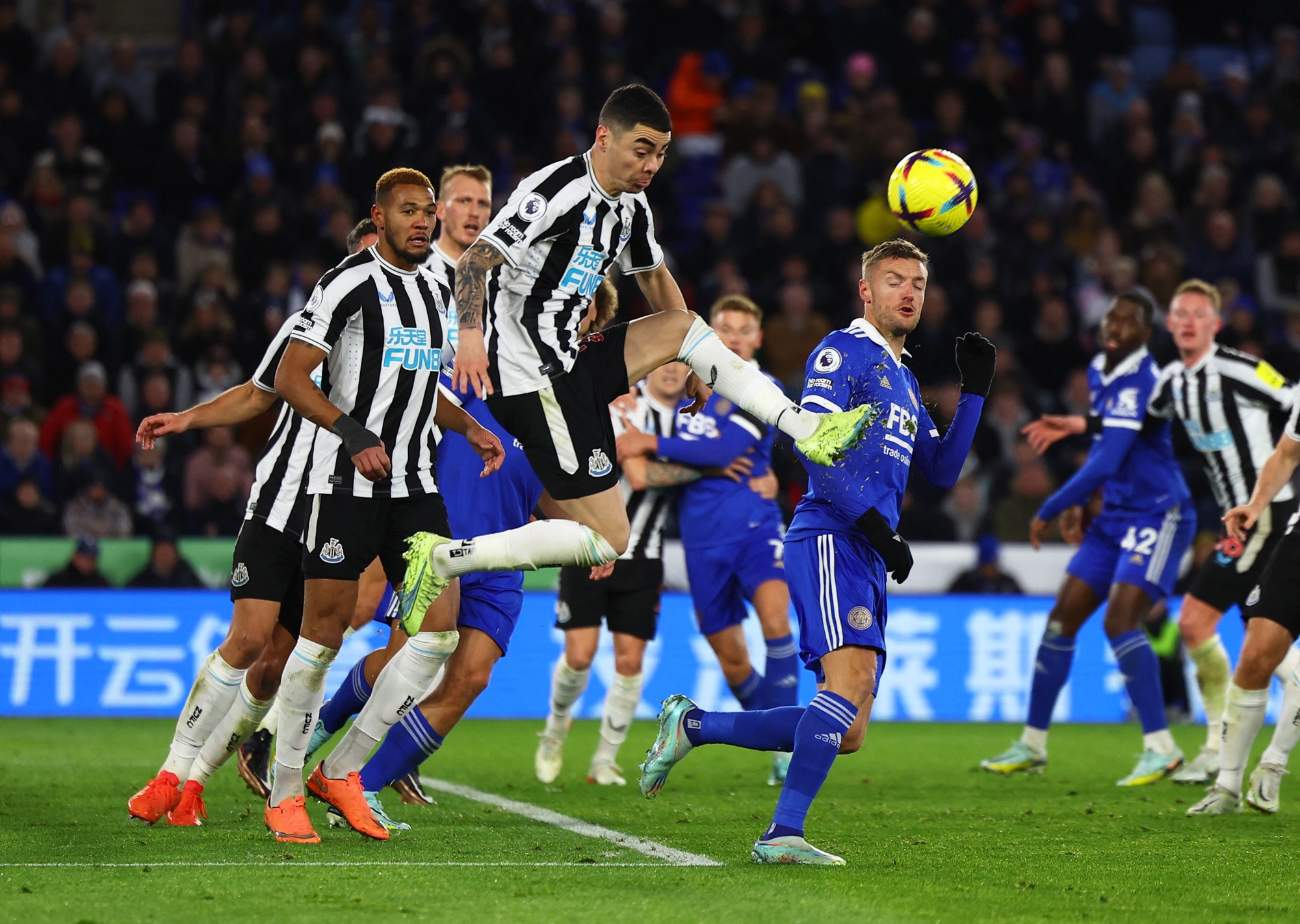 Boxing Day: Arsenal, Liverpool thắng lớn, Man City mất ng&ocirc;i nh&igrave; Ngoại hạng Anh - Ảnh 4.