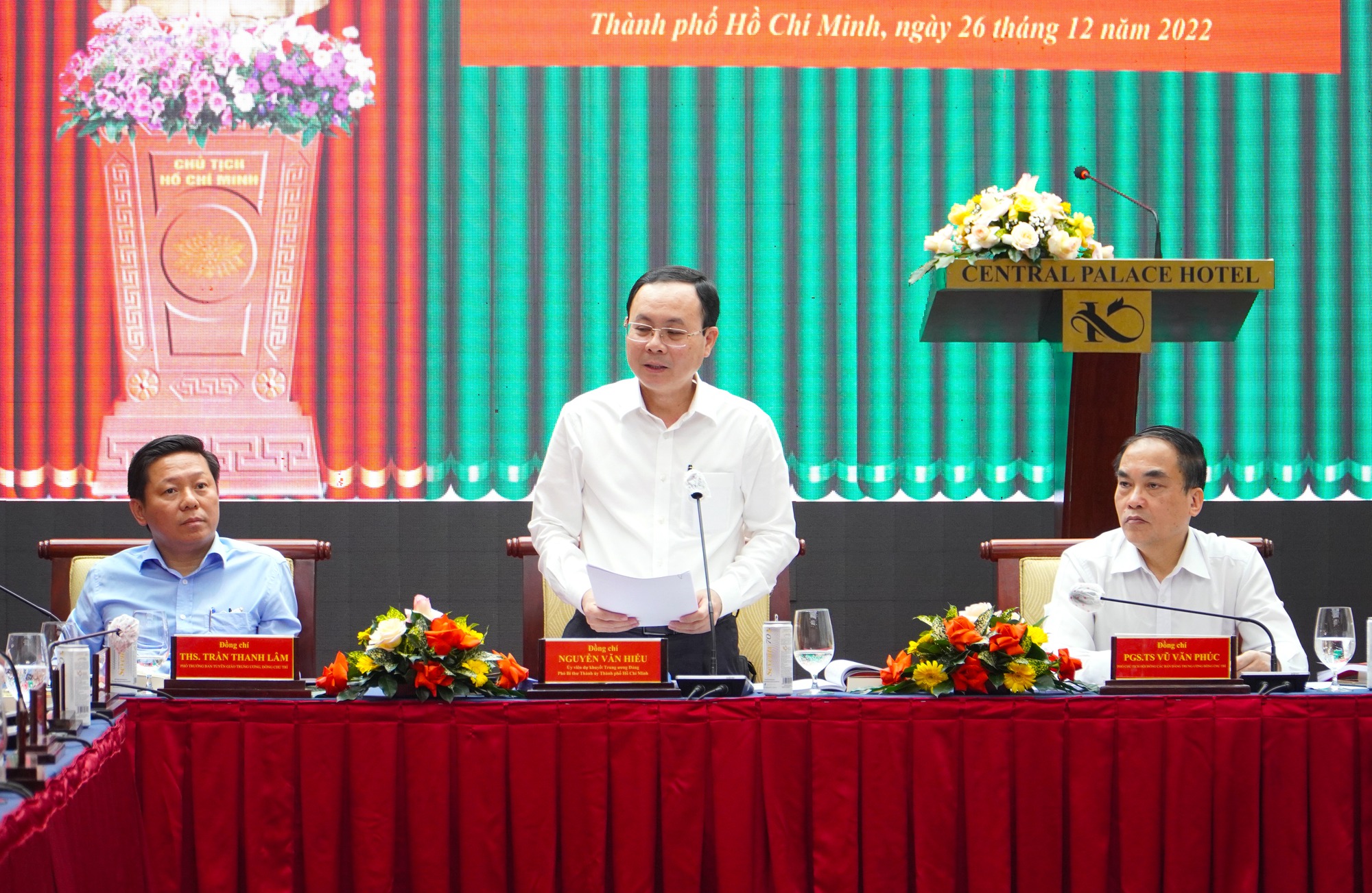 Đảm bảo thực hiện nguyên tắc tập trung dân chủ trong công tác cán bộ