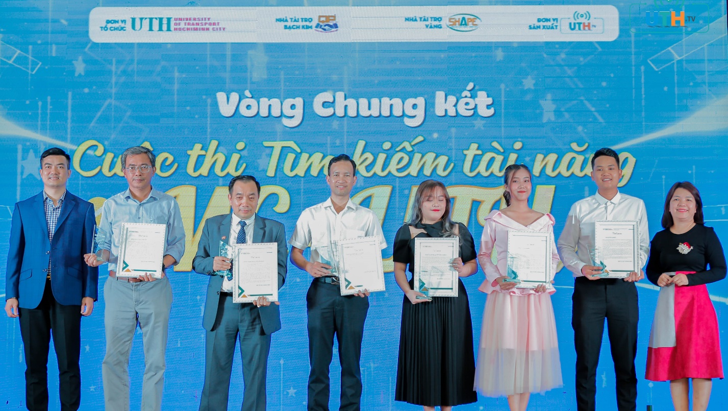 Chung kết tài năng MC Trường ĐH GTVT TP HCM: Hồi hộp và thuyết phục đến từng giây - Ảnh 3.