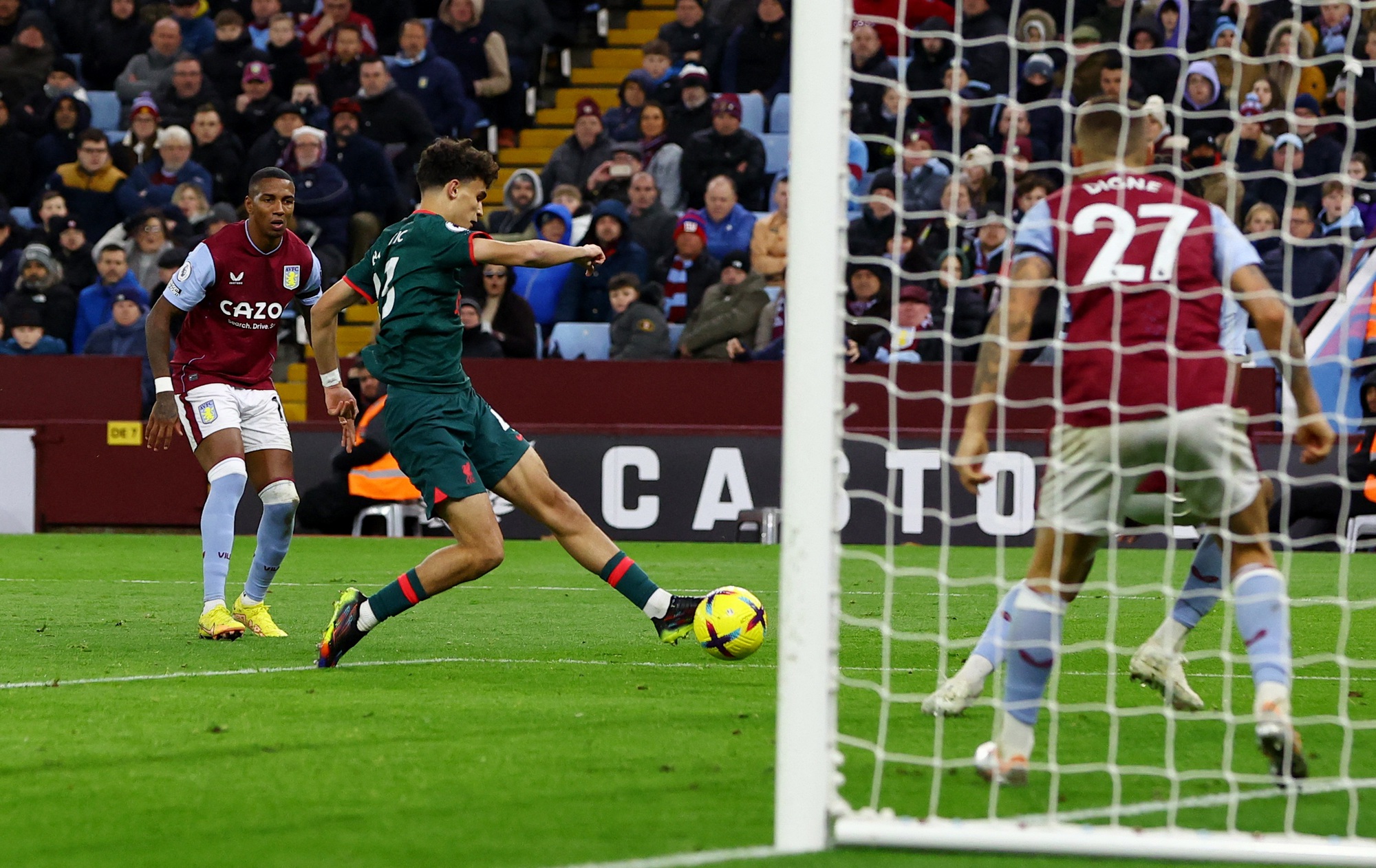 Boxing Day: Arsenal, Liverpool thắng lớn, Man City mất ng&ocirc;i nh&igrave; Ngoại hạng Anh - Ảnh 6.