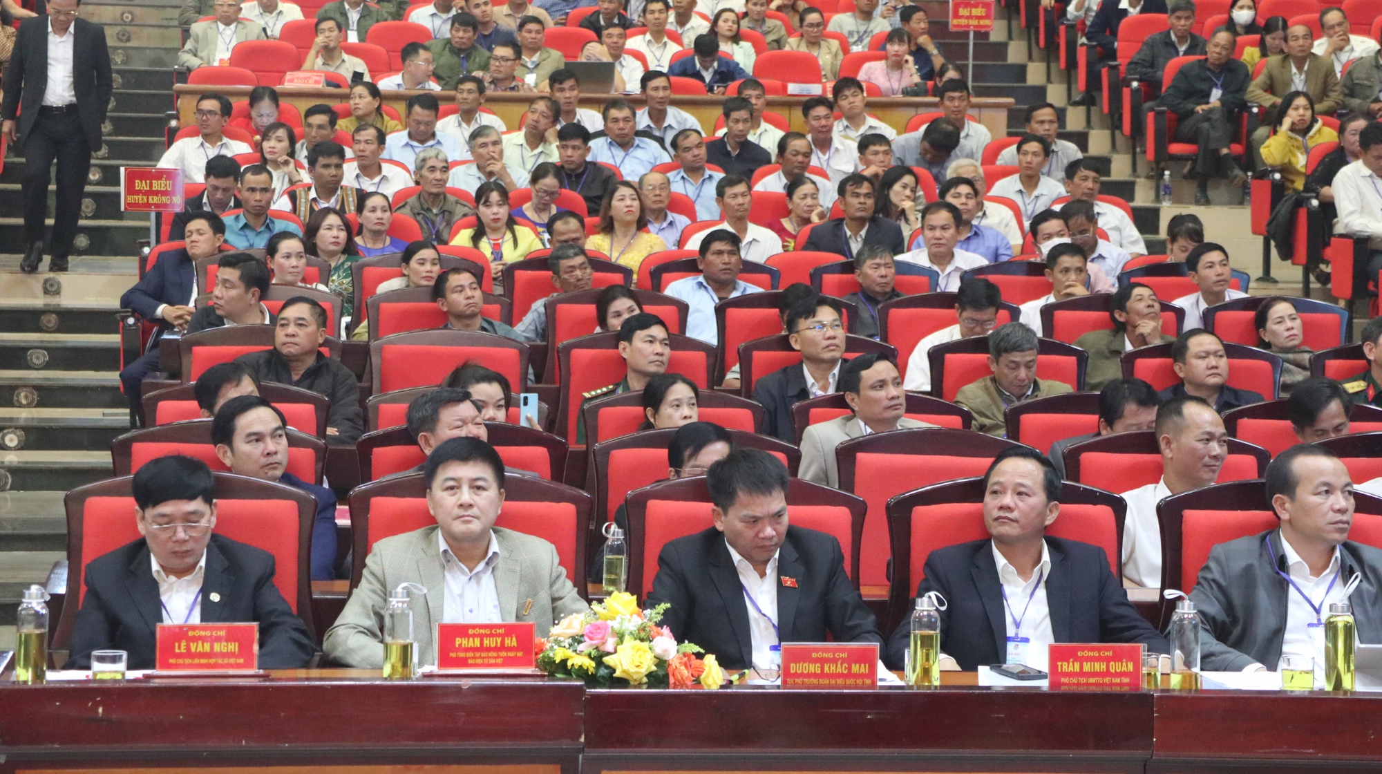 Nông dân gửi hàng trăm câu hỏi cho chủ tịch tỉnh Đắk Nông