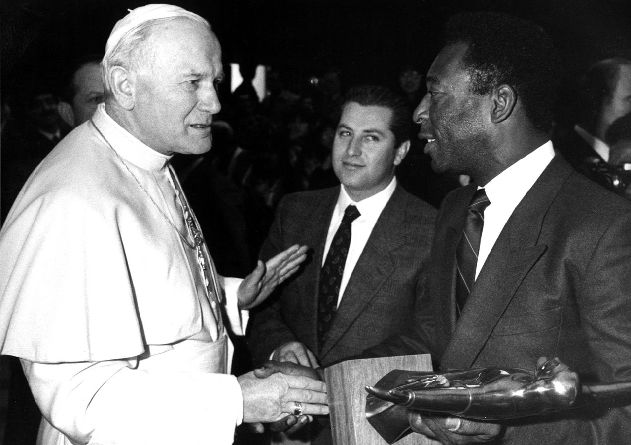 Pele: Từ cậu bé đánh giày đến vị vua bóng đá - Ảnh 13.