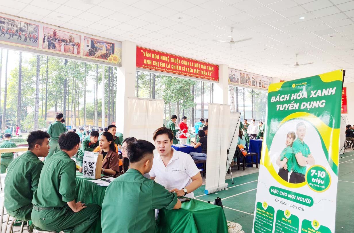 Tư vấn học nghề, giới thiệu việc l&agrave;m cho bộ đội xuất ngũ - Ảnh 1.
