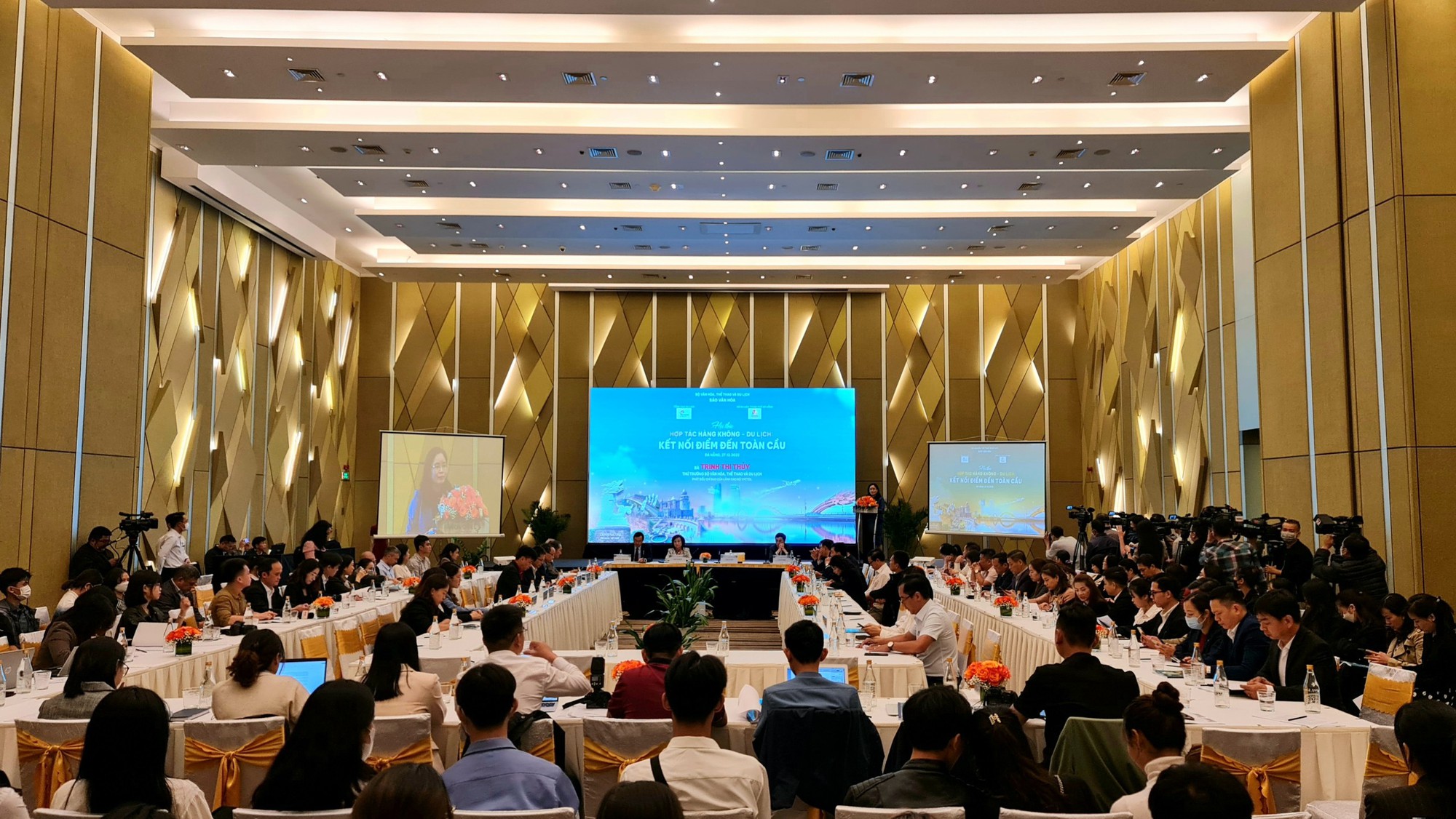 Vé máy bay chiếm đến 1/3 chi phí chương trình du lịch - Ảnh 1.