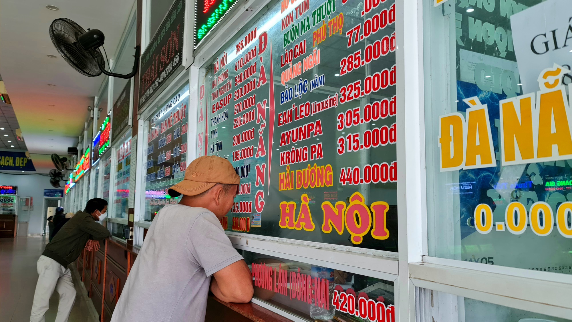 Đ&agrave; Nẵng: V&eacute; xe Tết Dương lịch đ&igrave;u hiu, nh&agrave; xe tr&ocirc;ng chờ Tết Nguy&ecirc;n đ&aacute;n - Ảnh 2.