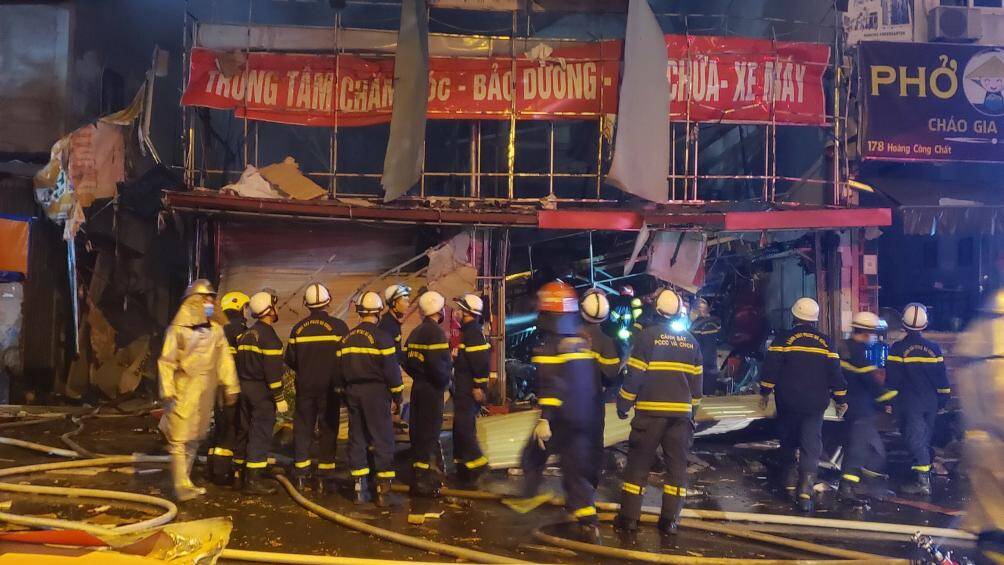 Vụ cháy nổ khiến 3 người bị thương, nhiều nhà rung lắc: Phát hiện xác giấy nghi pháo nổ