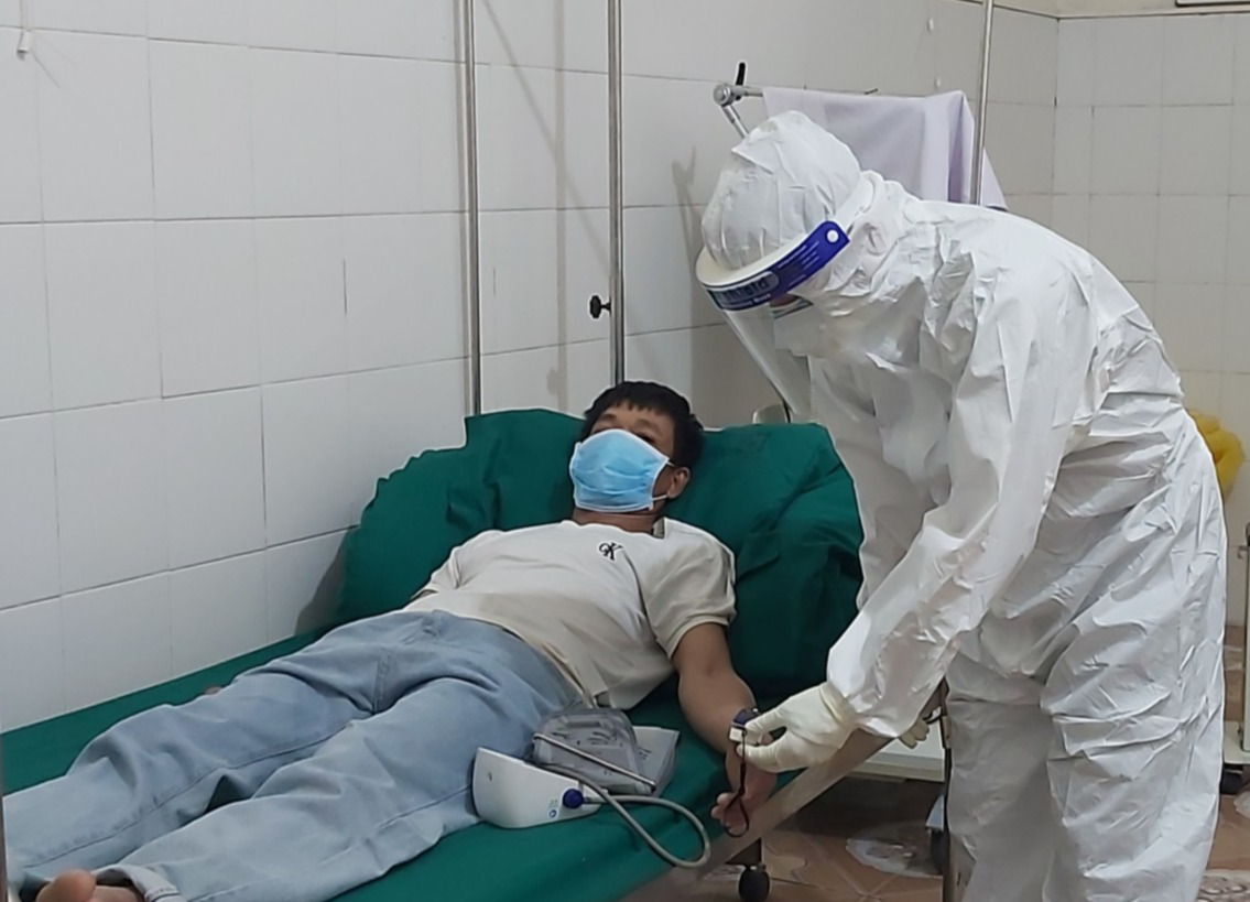 Dịch COVID-19 hôm nay: Số mắc và bệnh nhân nặng giảm mạnh