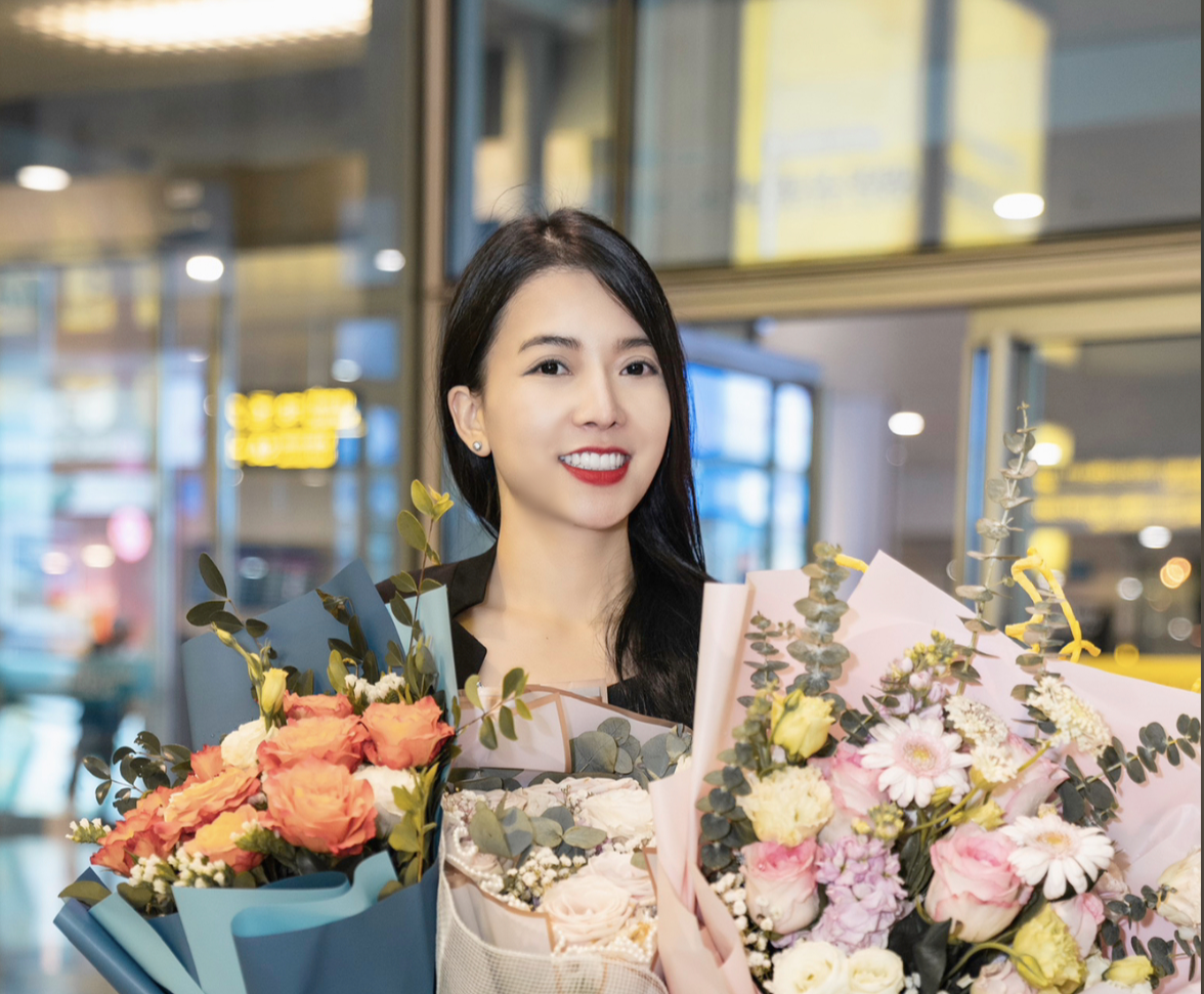 Hoa hậu Đỗ Thị Ngọc Anh được mẹ ruột ra tận sân bay đón