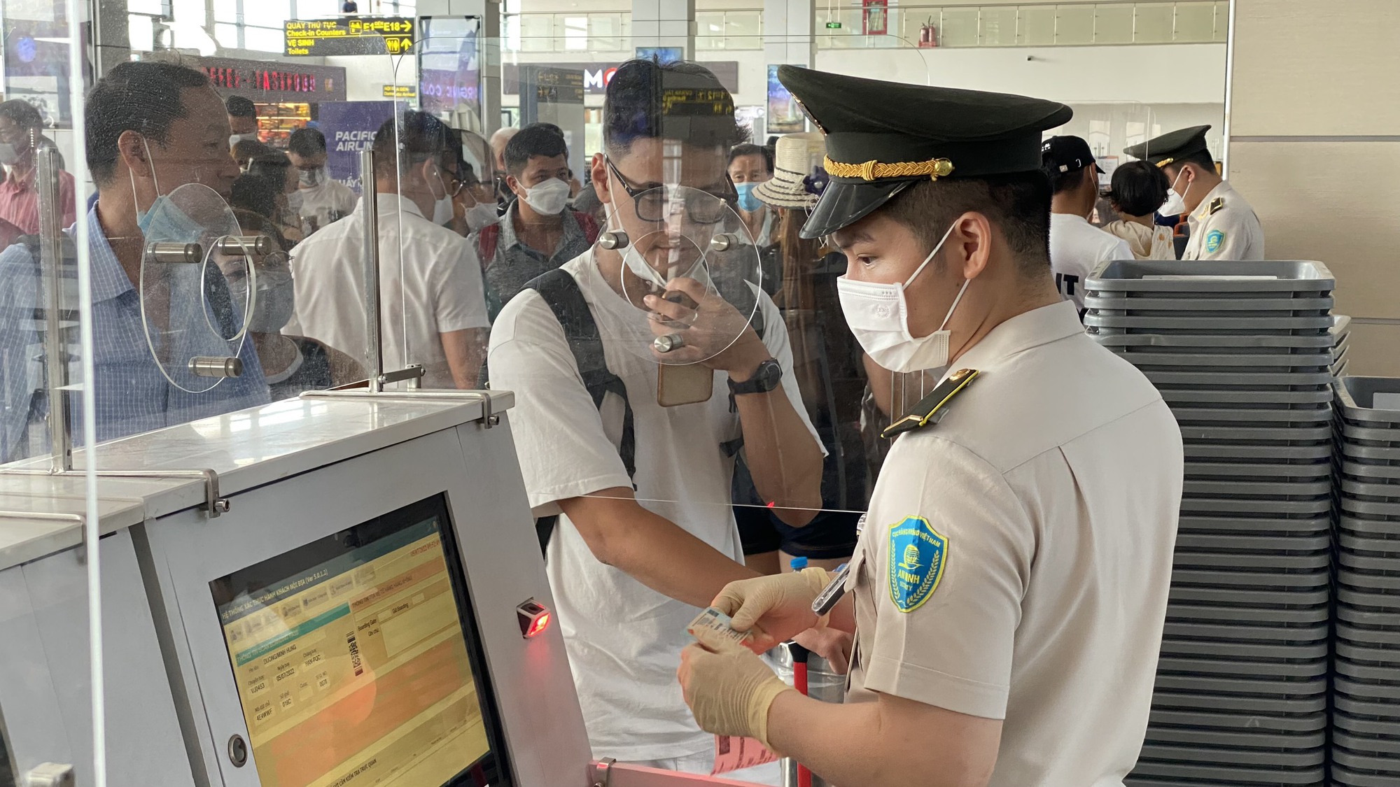 Cục H&agrave;ng kh&ocirc;ng cấm bay 3 h&agrave;nh kh&aacute;ch - Ảnh 1.