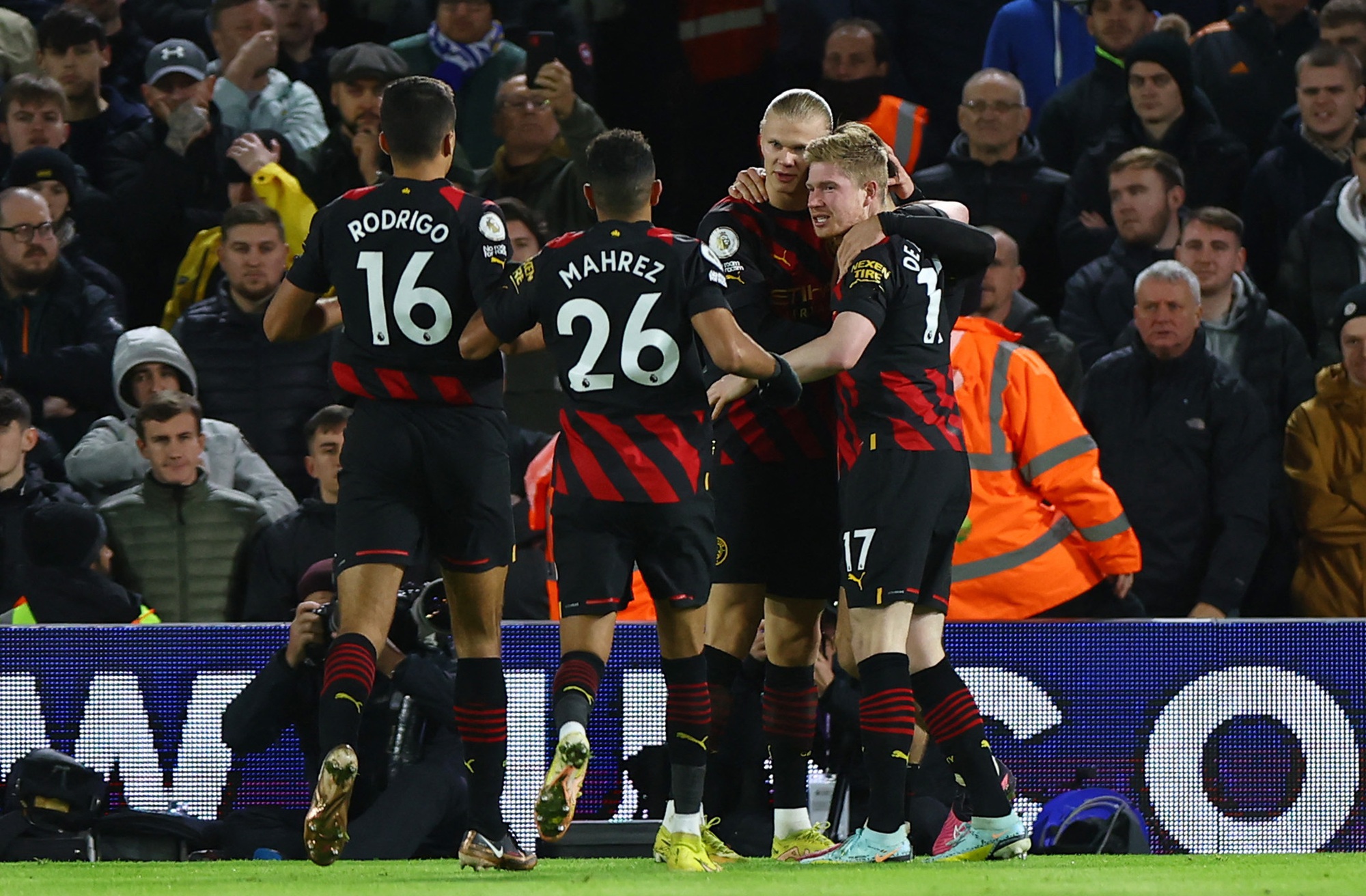 Haaland chạm mốc 20 bàn, Man City mạnh mẽ đòi ngôi nhì Ngoại hạng Anh