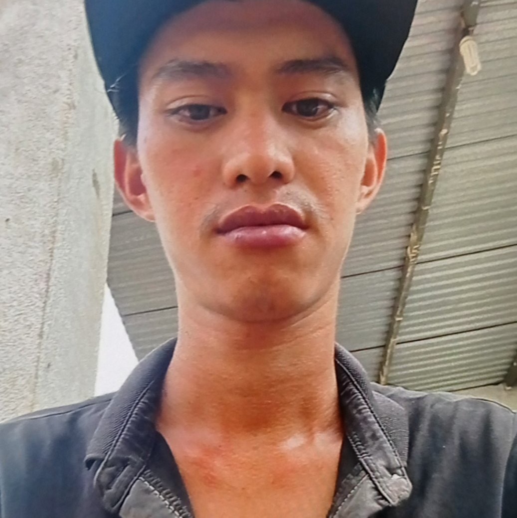 Bắt nghi phạm d&ugrave;ng xe cuốc ph&aacute; sập 2 nh&agrave; ở B&igrave;nh Phước - Ảnh 1.