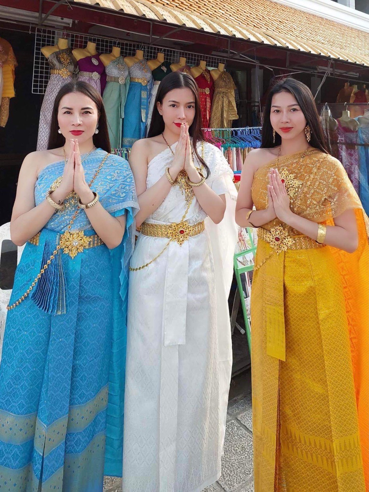 Hoa hậu Đỗ Thị Ngọc Anh được mẹ ruột ra tận s&acirc;n bay đ&oacute;n - Ảnh 4.