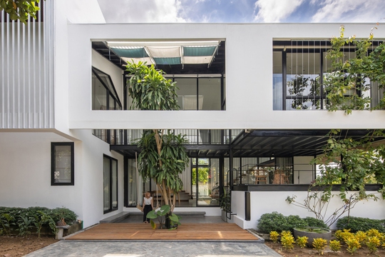 Cùng khám phá 2 kiểu nhà bọc kính - Ảnh 14.
