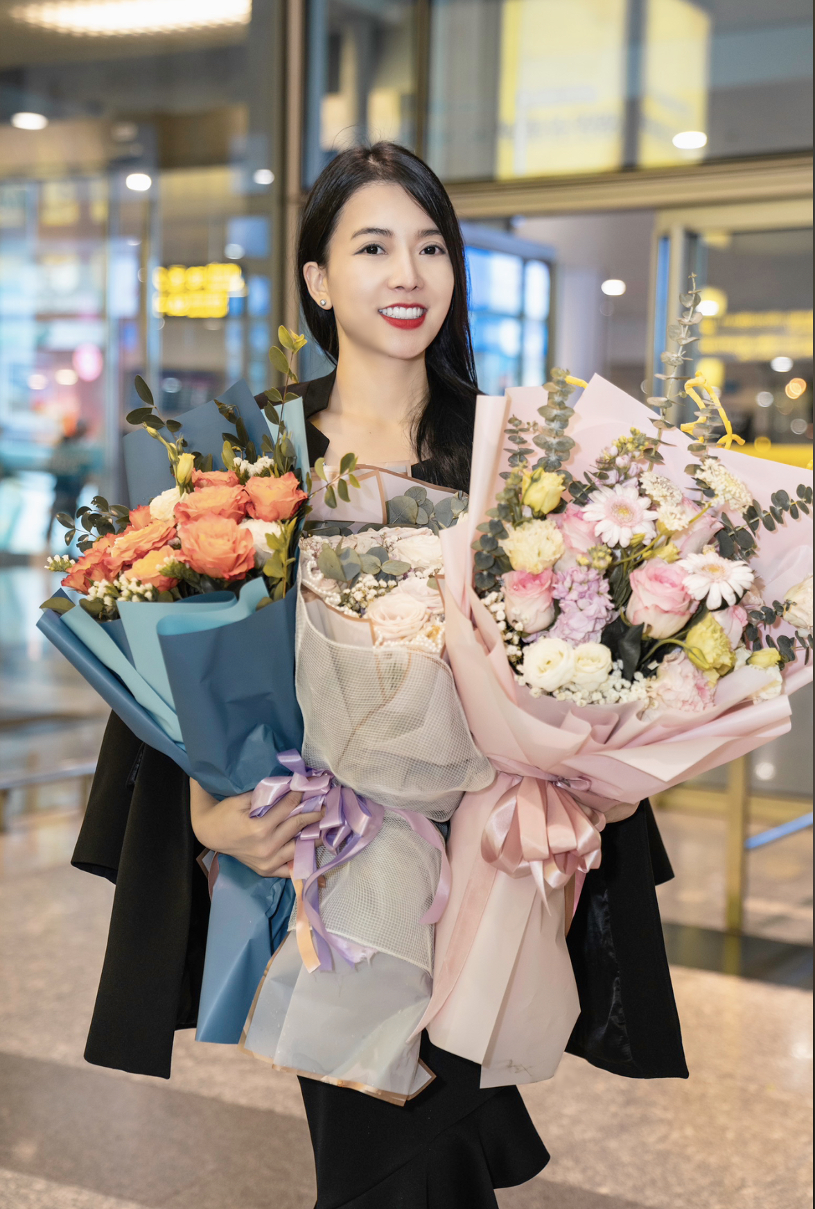 Hoa hậu Đỗ Thị Ngọc Anh được mẹ ruột ra tận s&acirc;n bay đ&oacute;n - Ảnh 2.