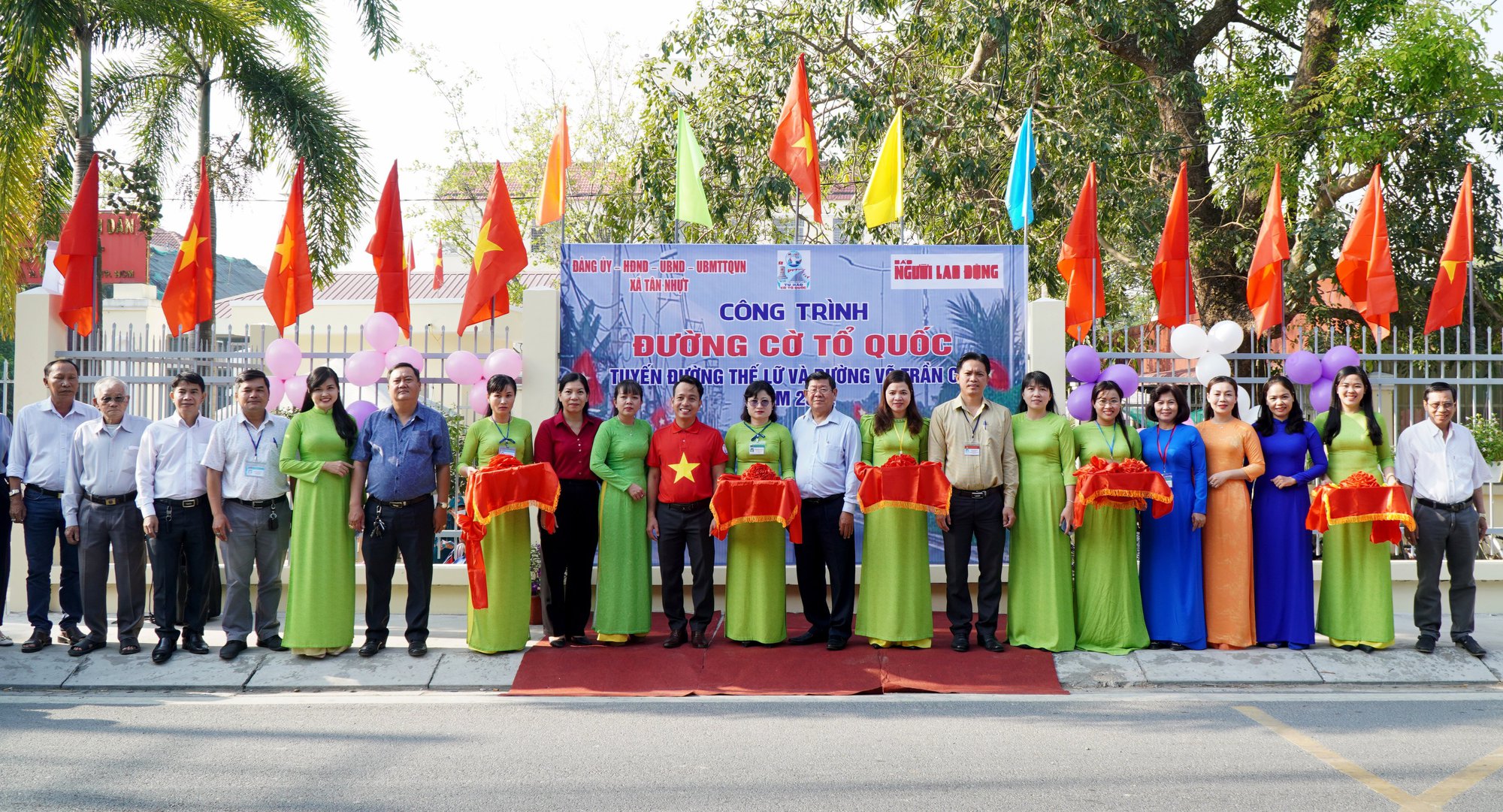 Đường cờ Tổ quốc thắm t&ocirc; hai địa chỉ đỏ tại huyện B&igrave;nh Ch&aacute;nh - Ảnh 4.