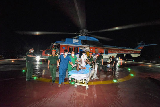 Gi&agrave;nh giật sự sống nhờ những chuyến bay - Ảnh 1.
