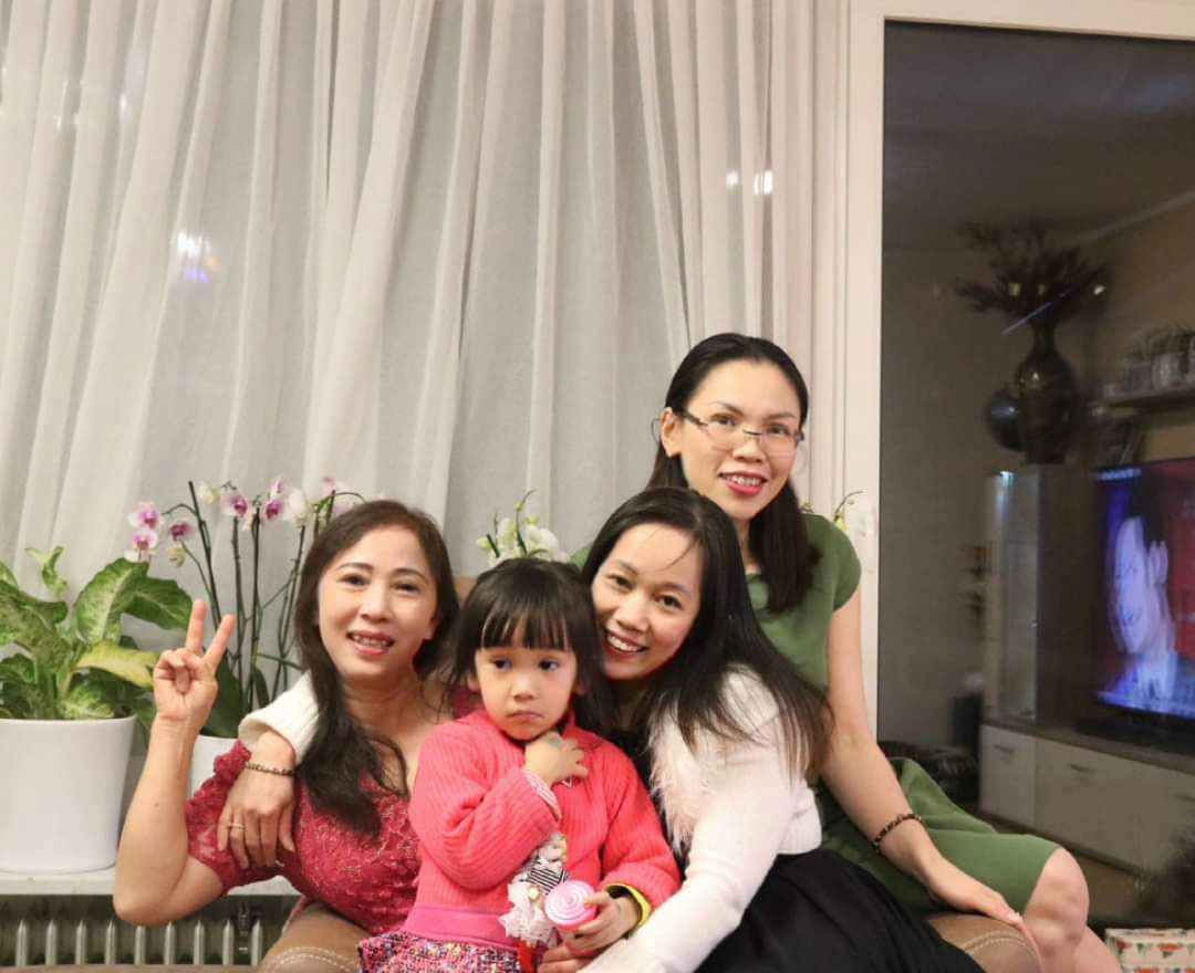 Thư từ Đức: Tụ tập, hẹn nhau đi... bắn pháo hoa
