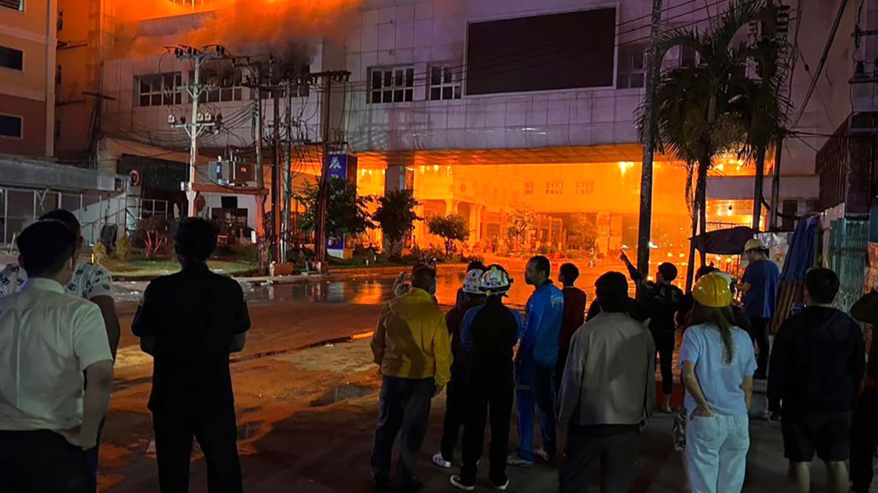 Ch&aacute;y s&ograve;ng bạc Campuchia: Thương vong tăng mạnh, h&agrave;ng chục người c&ograve;n mất t&iacute;ch - Ảnh 1.