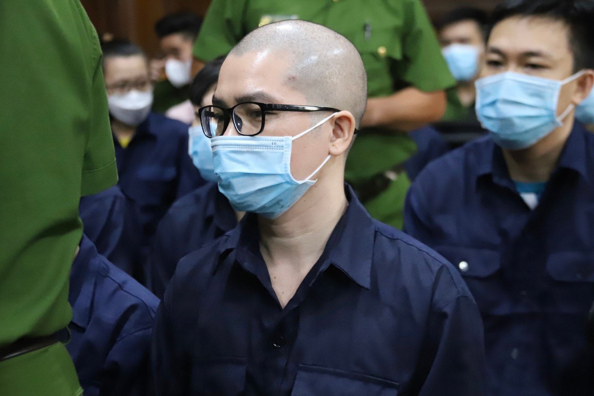 Hình ảnh Nguyễn Thái Luyện và đồng phạm trong ngày tuyên án đầu tiên