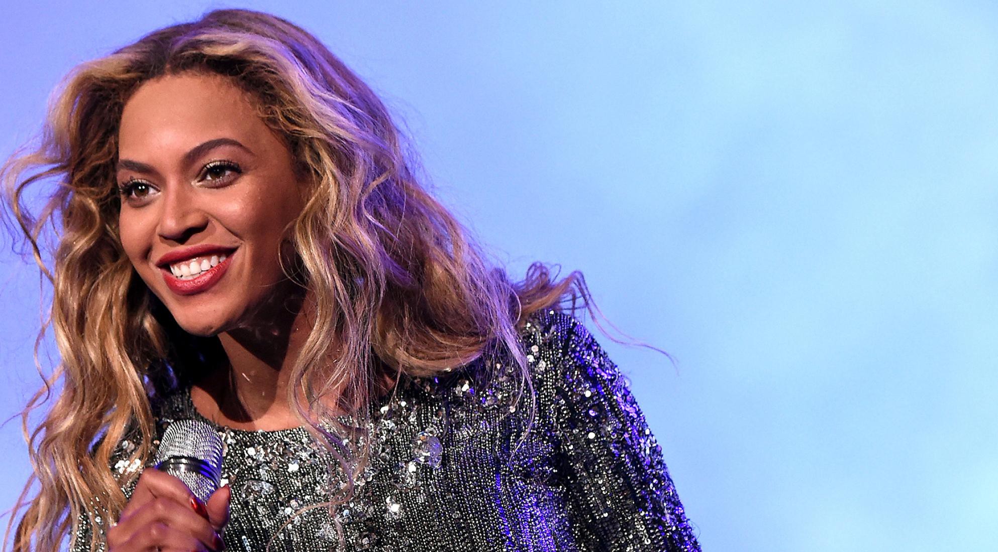 “Ong chúa” Beyonce hát giao thừa thù lao gần 570 tỉ đồng