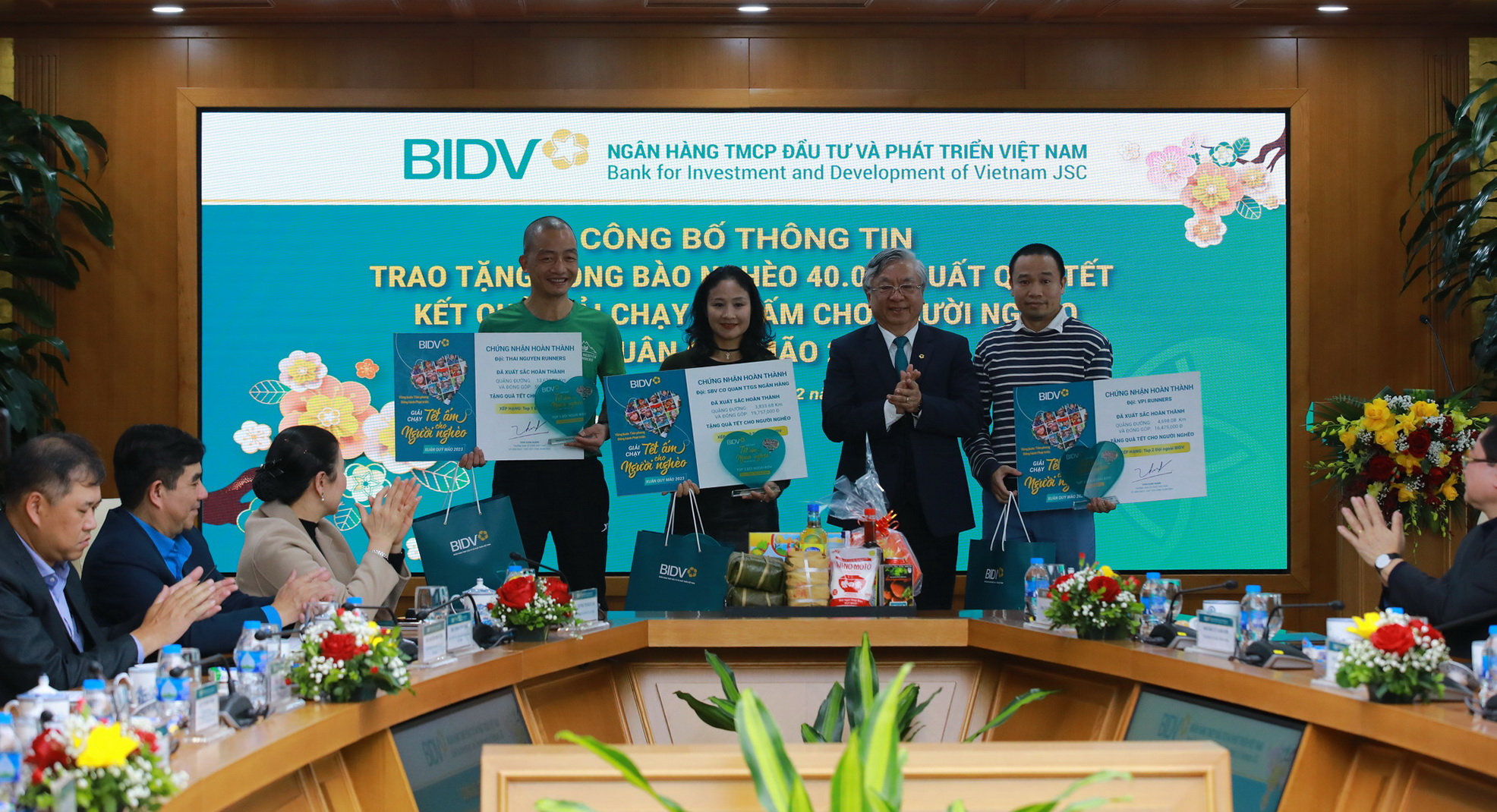 BIDV dành 20 tỉ đồng tặng quà Tết cho người nghèo - Ảnh 2.