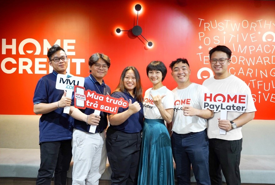 Chuyến bay về nhà gần hơn với “cú bắt tay vàng” giữa Home PayLater và iVIVU.com - Ảnh 1.