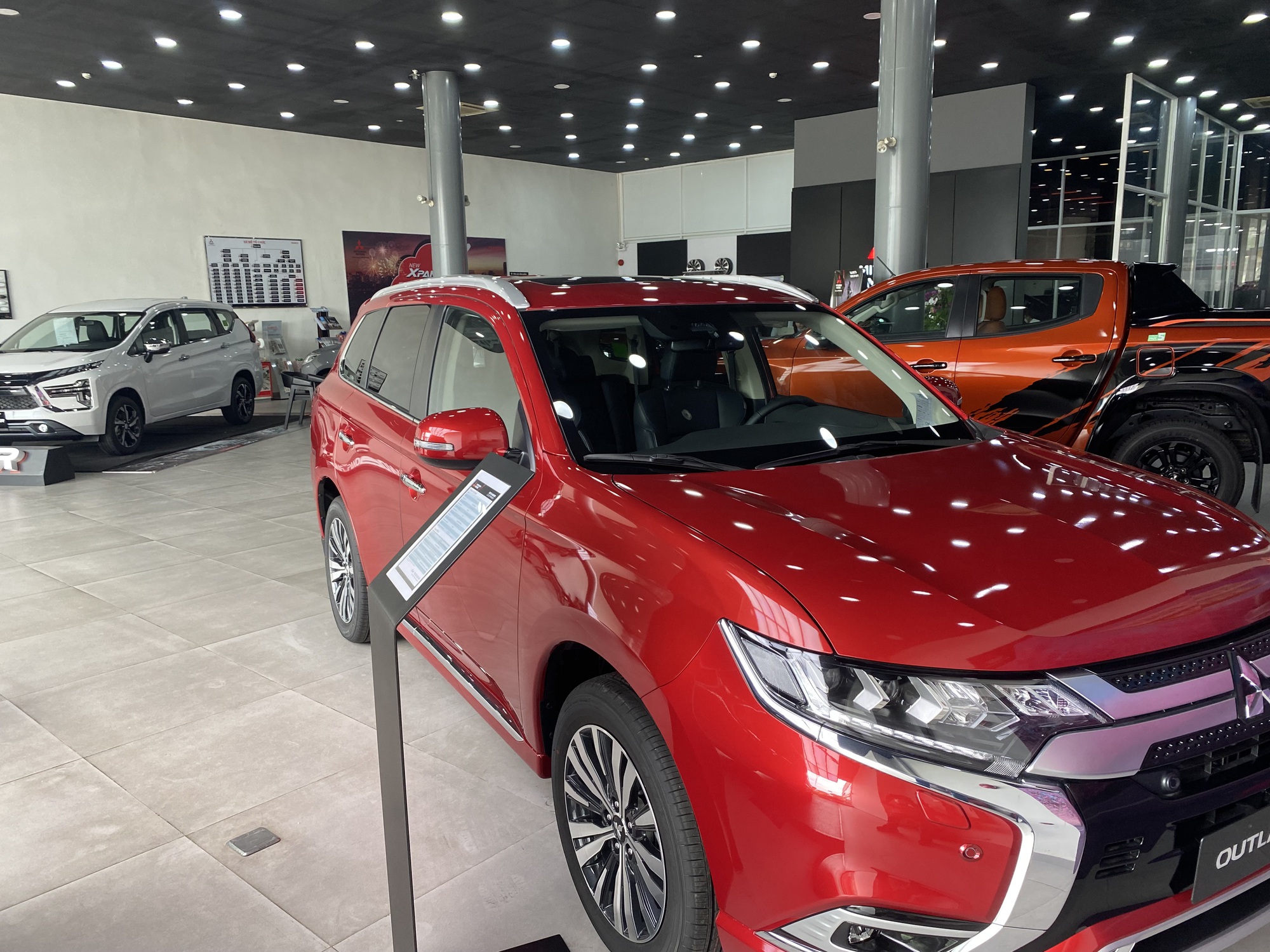 Thị trường ôtô gầm cao đang sôi động