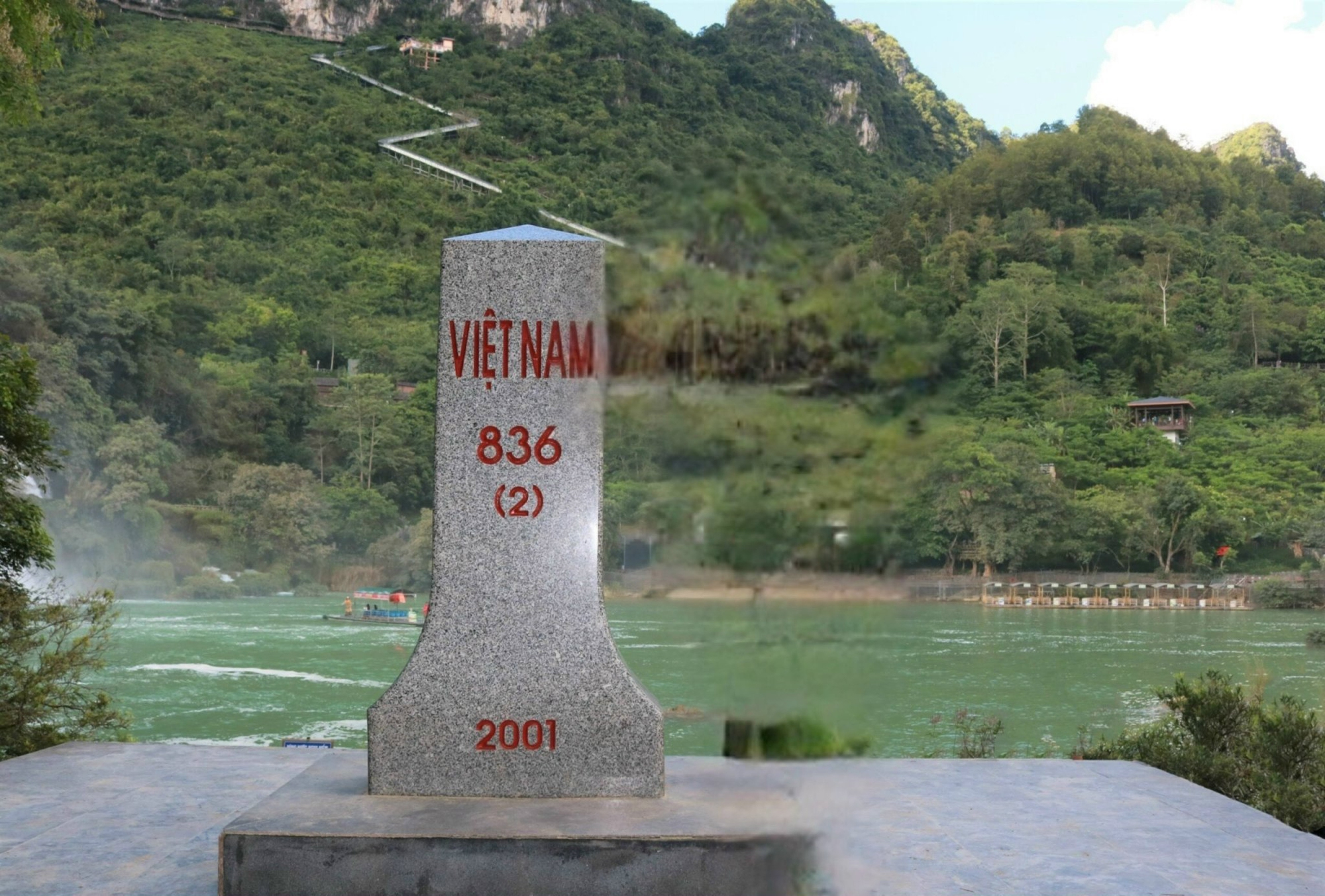 Cuộc thi viết về chủ quyền: Đến vùng biên nghe núi sông kể chuyện