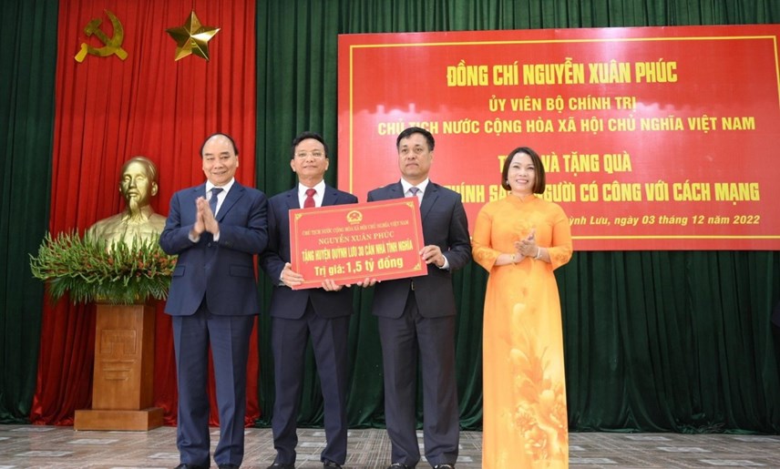 Chủ tịch nước d&acirc;ng hương tưởng niệm nữ sĩ Hồ Xu&acirc;n Hương - Ảnh 2.