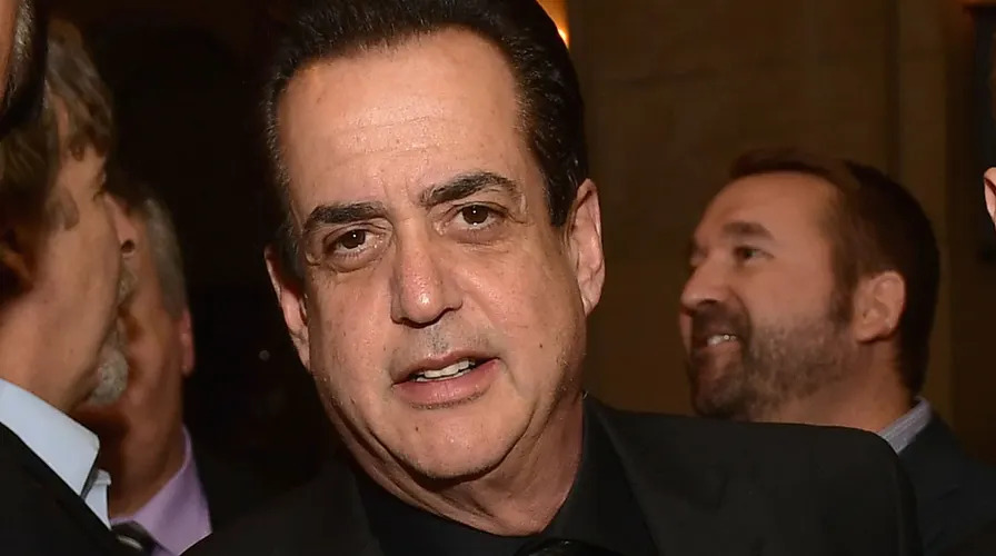 Người ném thi thể diễn viên Frank Vallelonga Jr ra đường khai gì?