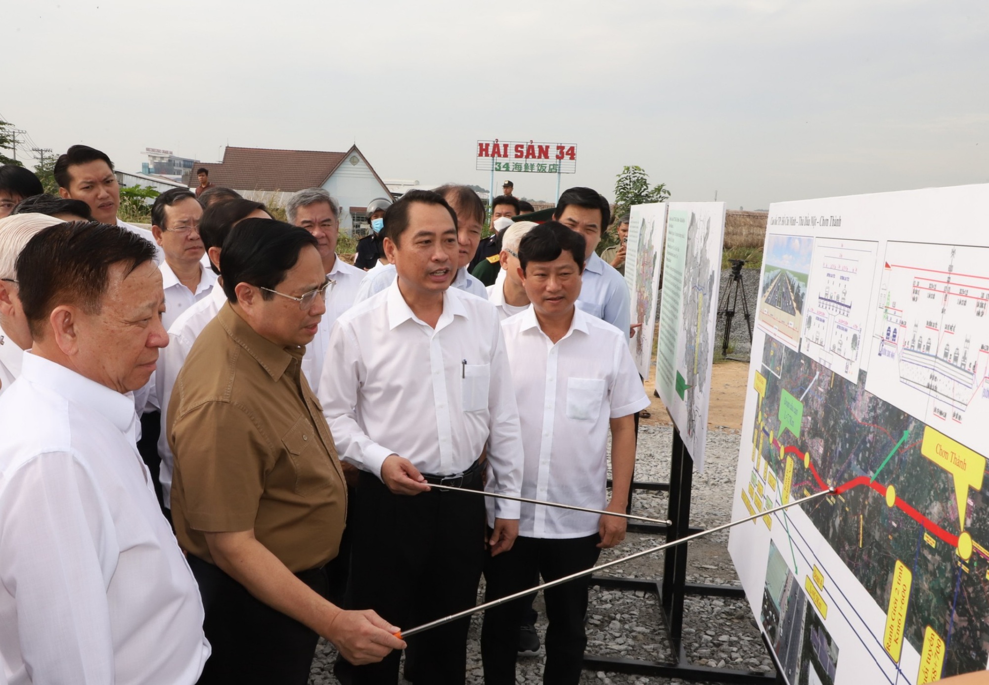H&igrave;nh ảnh Thủ tướng khảo s&aacute;t một số tuyến đường kết nối Đ&ocirc;ng Nam Bộ với B&igrave;nh Dương - Ảnh 3.