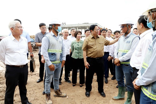 Thủ tướng Phạm Minh Chính: Không khai thác bất động sản 2 bên đường dự án