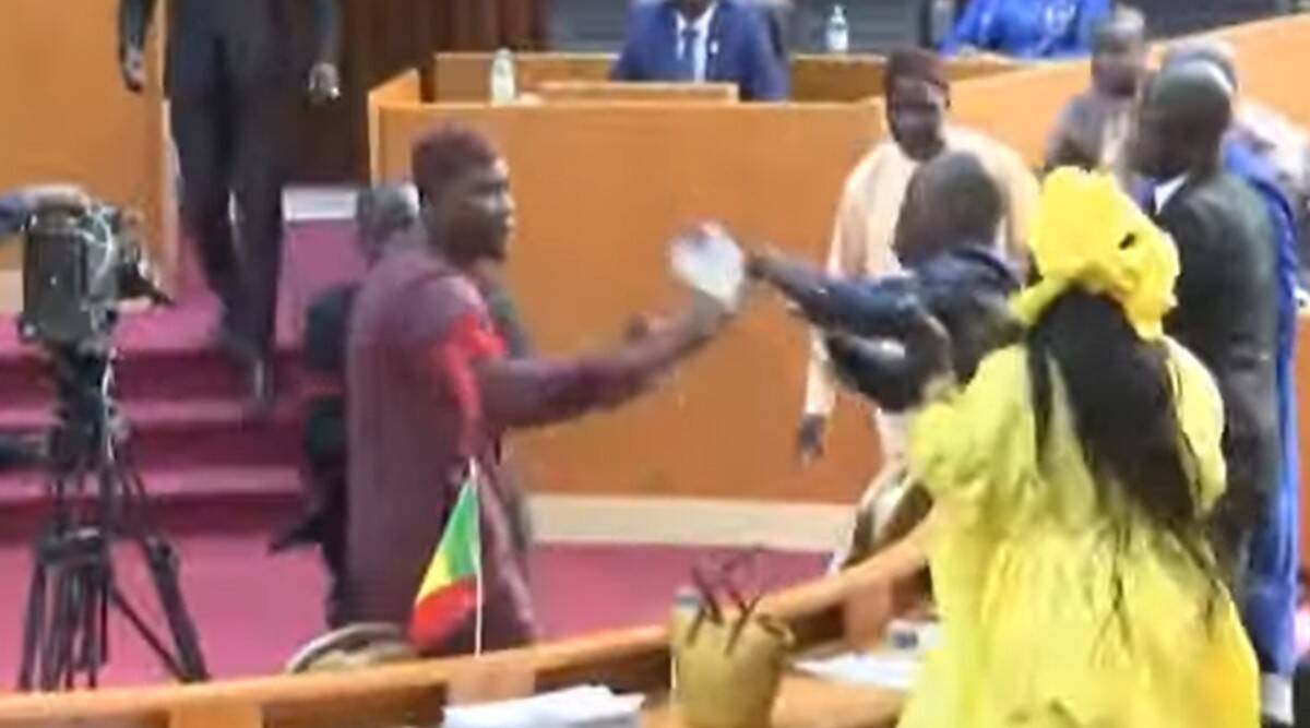 Nam nghị sĩ tát nữ đồng nghiệp, gây ẩu đả ngay tại quốc hội Senegal