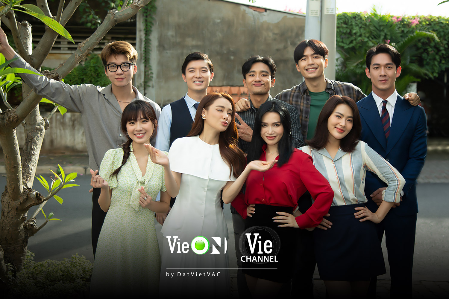 Nhã Phương đọ sắc với Minh Trang, Sĩ Thanh