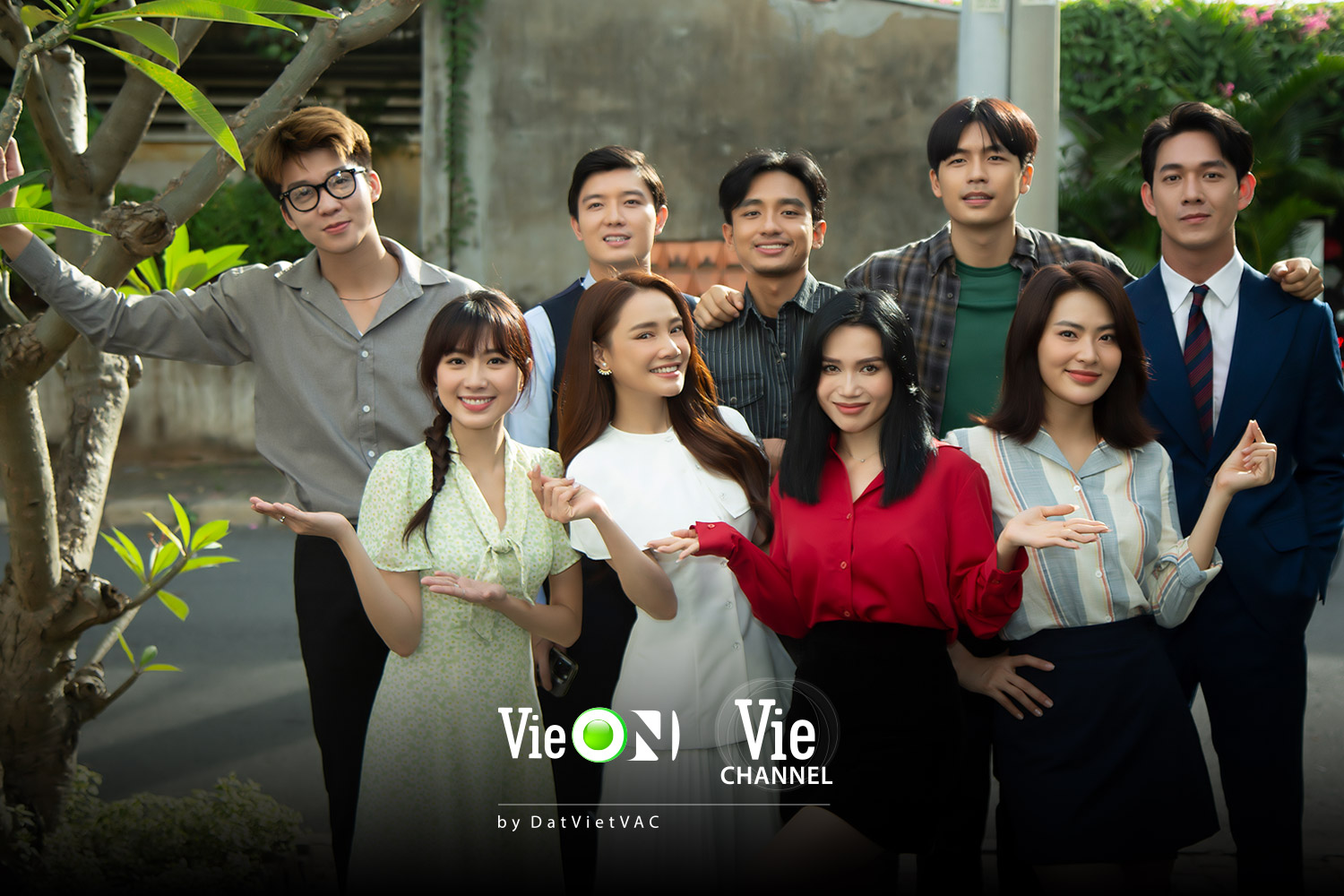 Nh&atilde; Phương đọ sắc với Minh Trang, Sĩ Thanh - Ảnh 1.