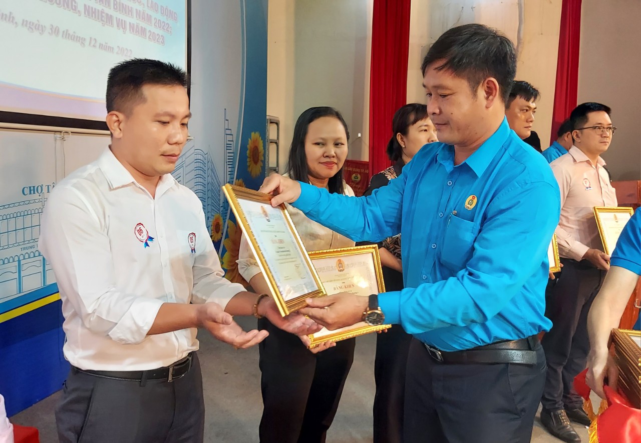 Chăm lo, bảo vệ quyền lợi ch&iacute;nh đ&aacute;ng cho đo&agrave;n vi&ecirc;n - Ảnh 1.