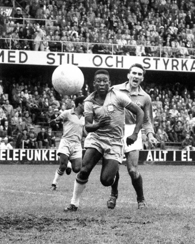 Nhìn lại 5 khoảnh khắc ấn tượng tại World Cup của vua bóng đá Pele - Ảnh 3.