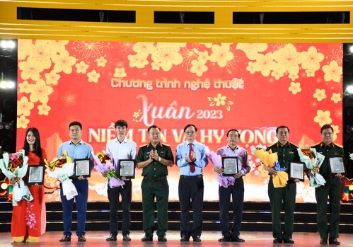 Ấm &aacute;p chương tr&igrave;nh Xu&acirc;n 2023 niềm tin v&agrave; hy vọng - Ảnh 8.