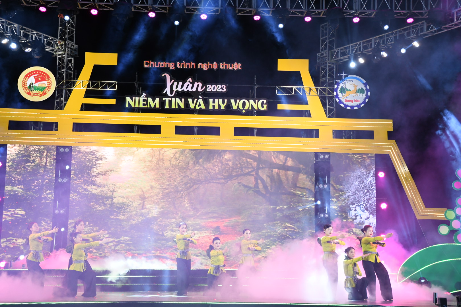 Ấm &aacute;p chương tr&igrave;nh Xu&acirc;n 2023 niềm tin v&agrave; hy vọng - Ảnh 10.