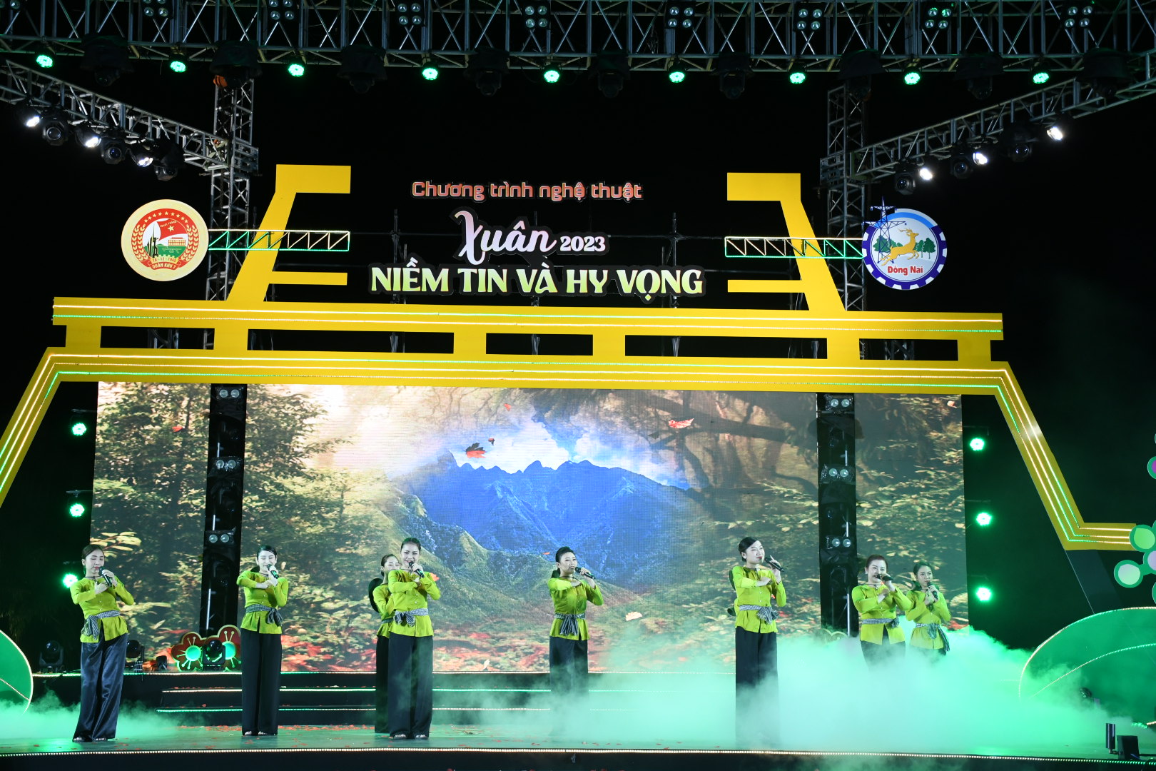 Ấm &aacute;p chương tr&igrave;nh Xu&acirc;n 2023 niềm tin v&agrave; hy vọng - Ảnh 11.