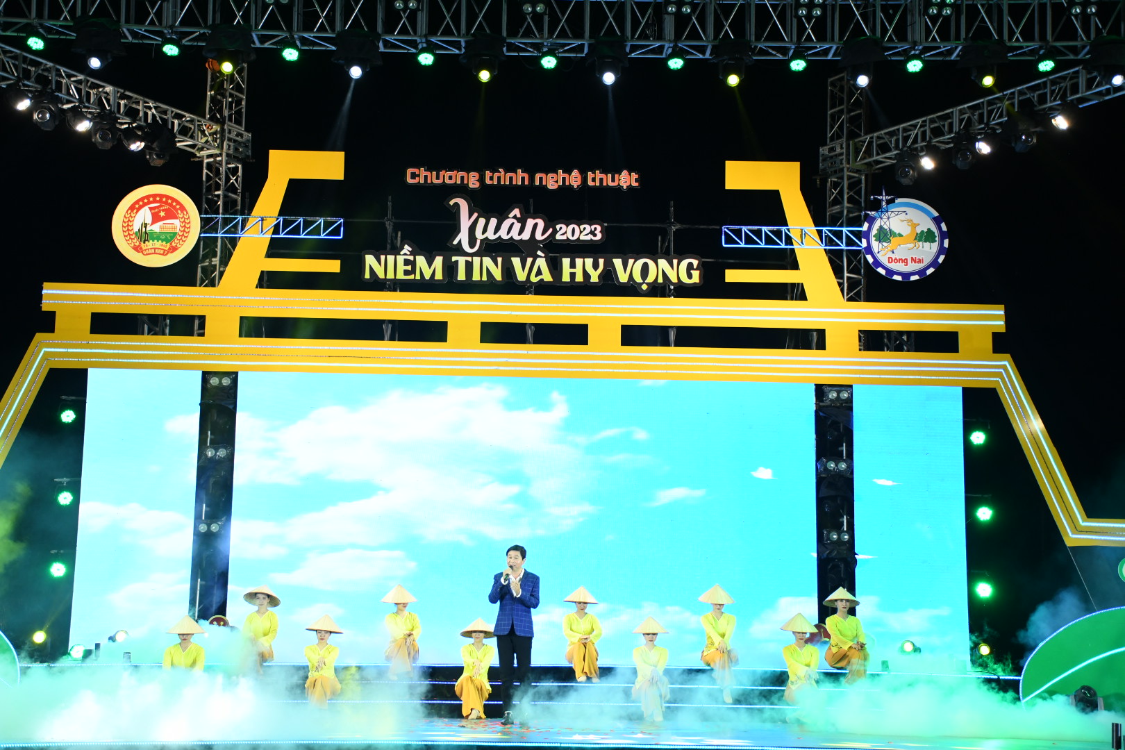 Ấm &aacute;p chương tr&igrave;nh Xu&acirc;n 2023 niềm tin v&agrave; hy vọng - Ảnh 12.