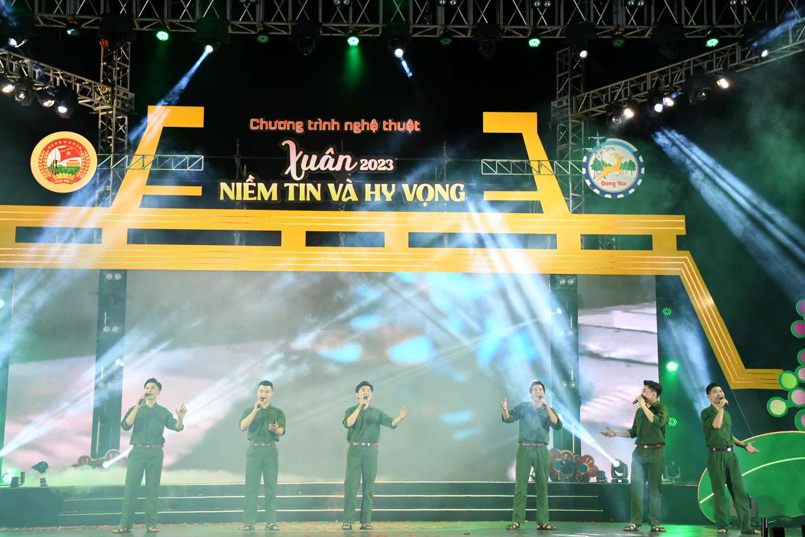 Ấm &aacute;p chương tr&igrave;nh Xu&acirc;n 2023 niềm tin v&agrave; hy vọng - Ảnh 13.