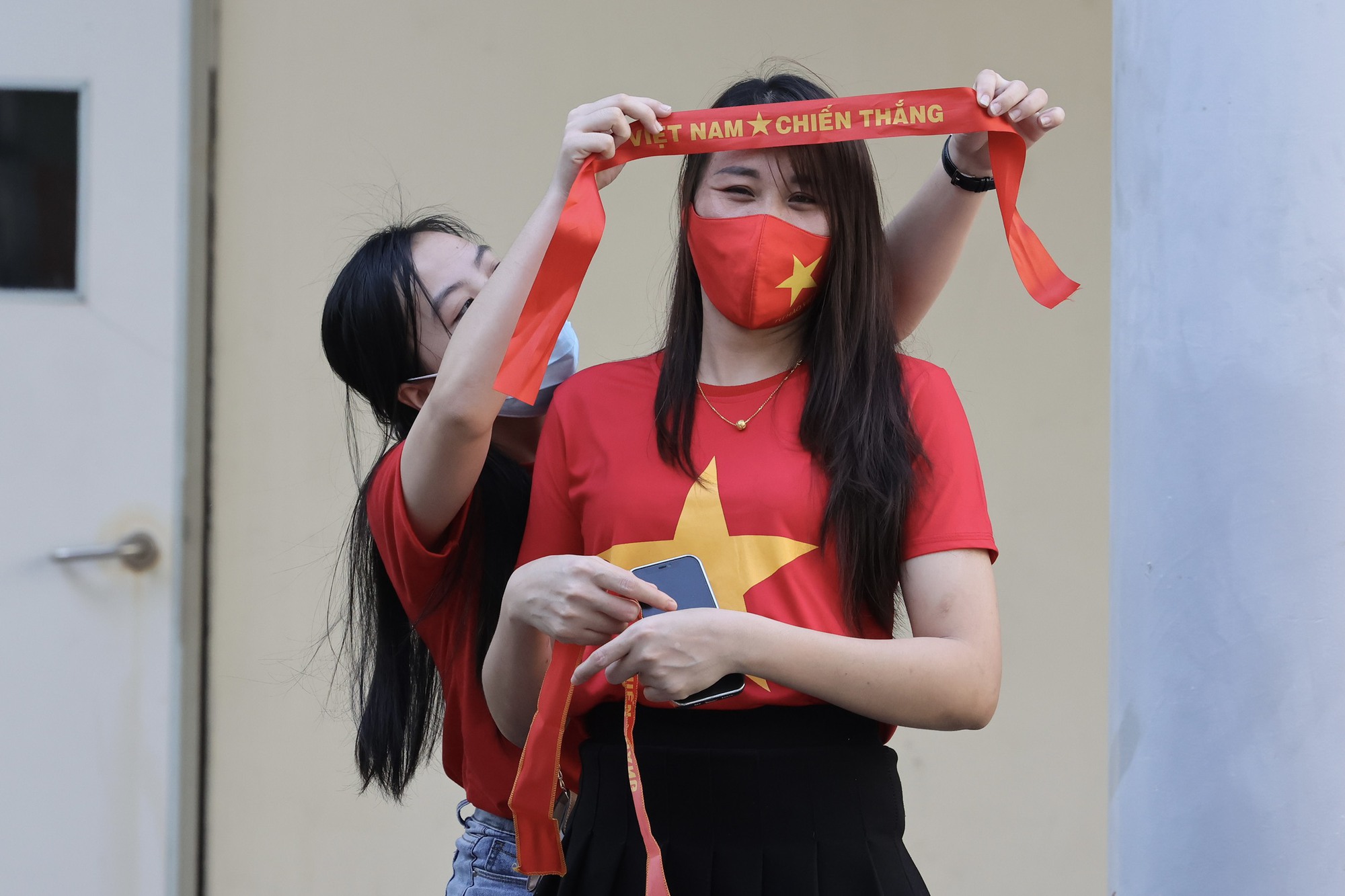CĐV đo&aacute;n thầy tr&ograve; HLV Park Hang-seo thắng Singapore 3-0 - Ảnh 6.