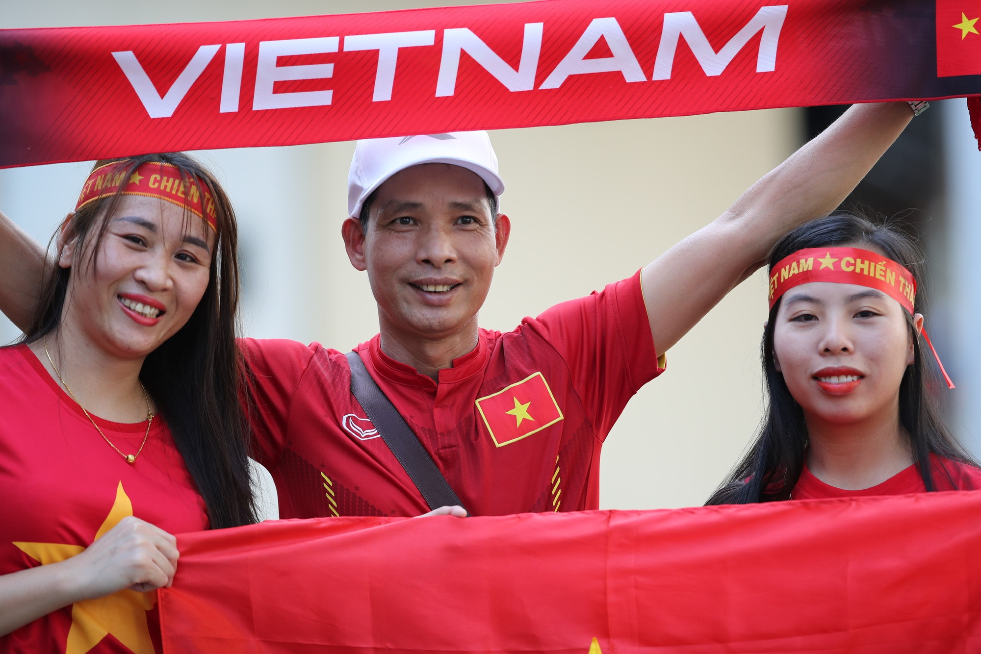 CĐV đo&aacute;n thầy tr&ograve; HLV Park Hang-seo thắng Singapore 3-0 - Ảnh 4.